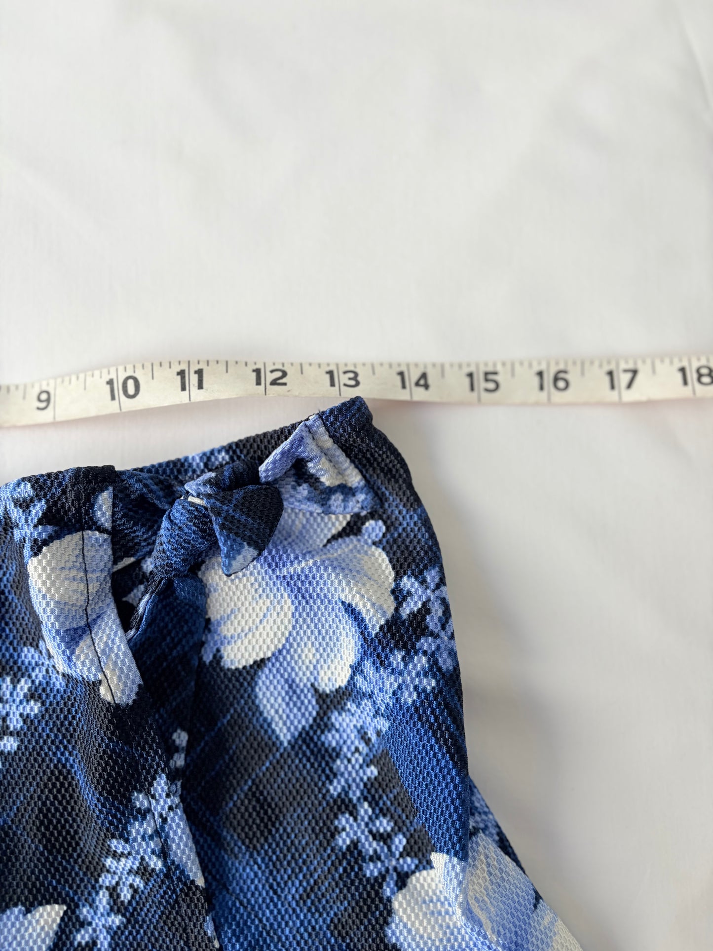 00’s Blue hibiscus mini skirt | Size 8