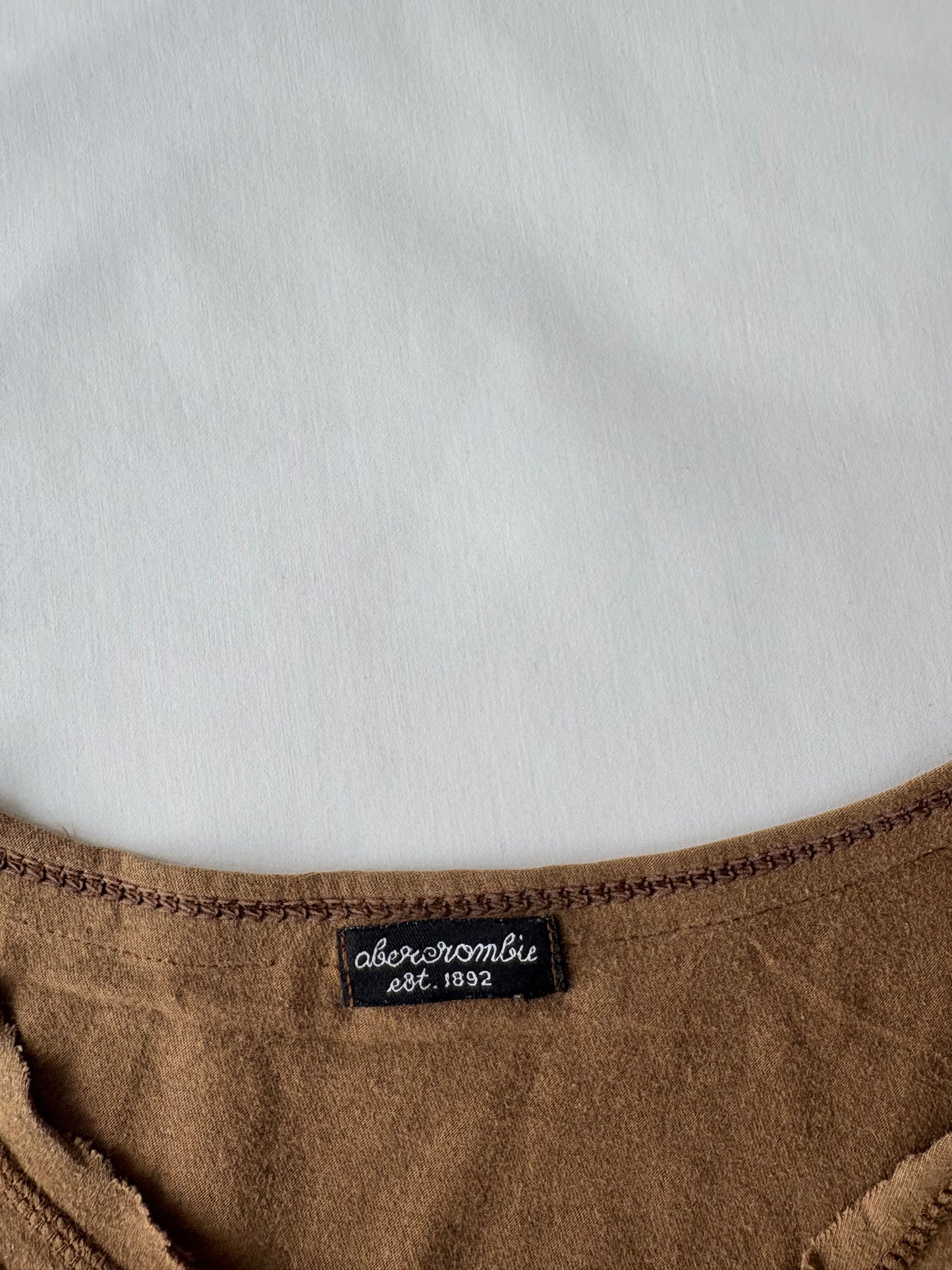 00’s Brown Abercrombie tee | Size small