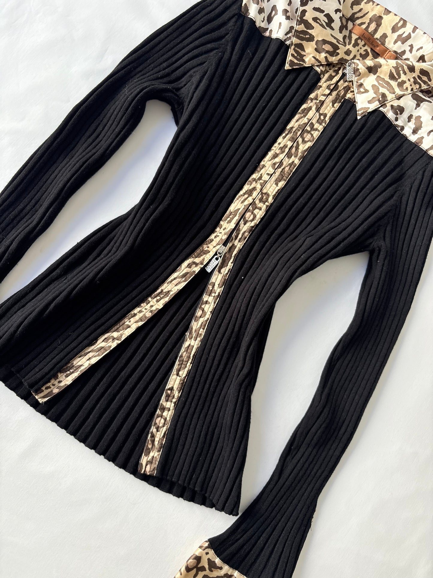 00’s Leopard double zip top | Size medium
