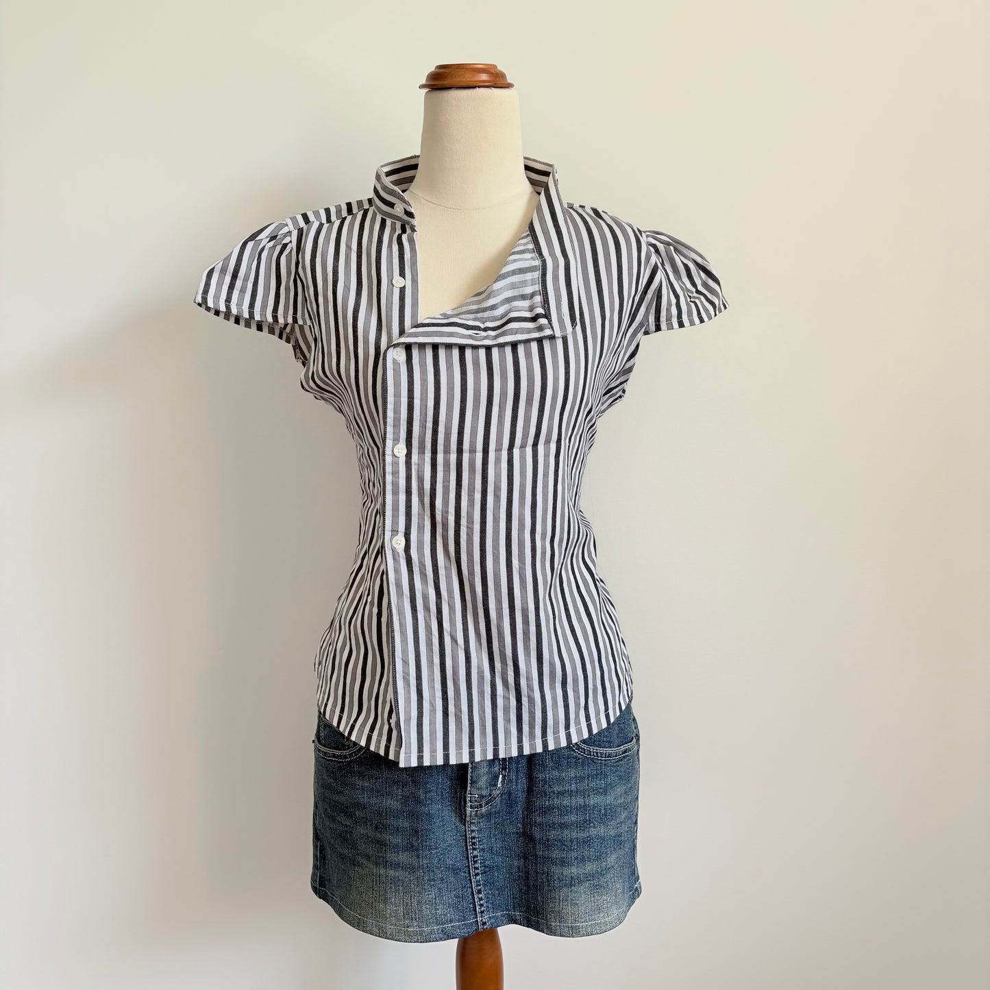00’s Grey cap sleeve reworked shirt | Size 12