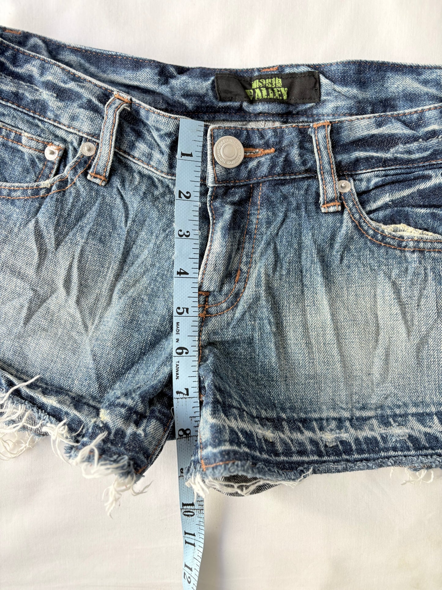 00’s Mouth Valley low rise shorts | Size 10