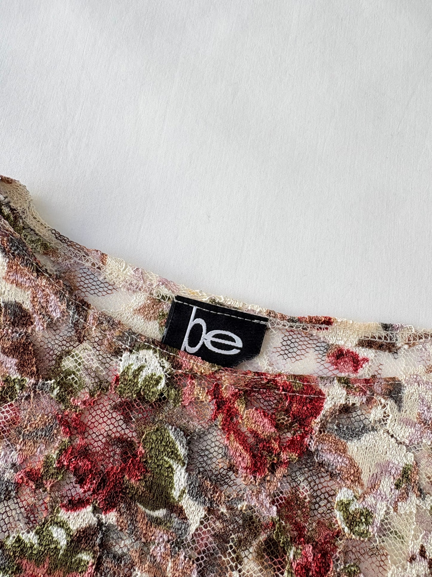 00’s BE floral mesh top | Size large