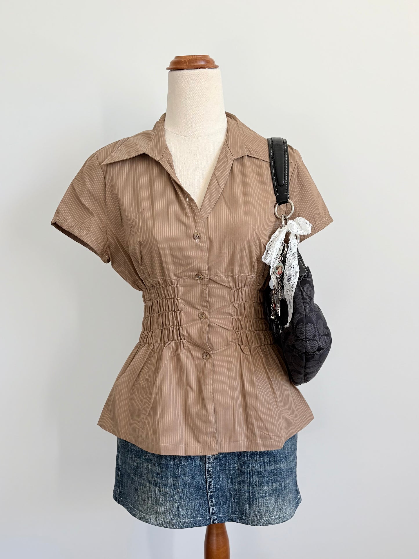 00’s Ommenche caramel cinched shirt | Size 10