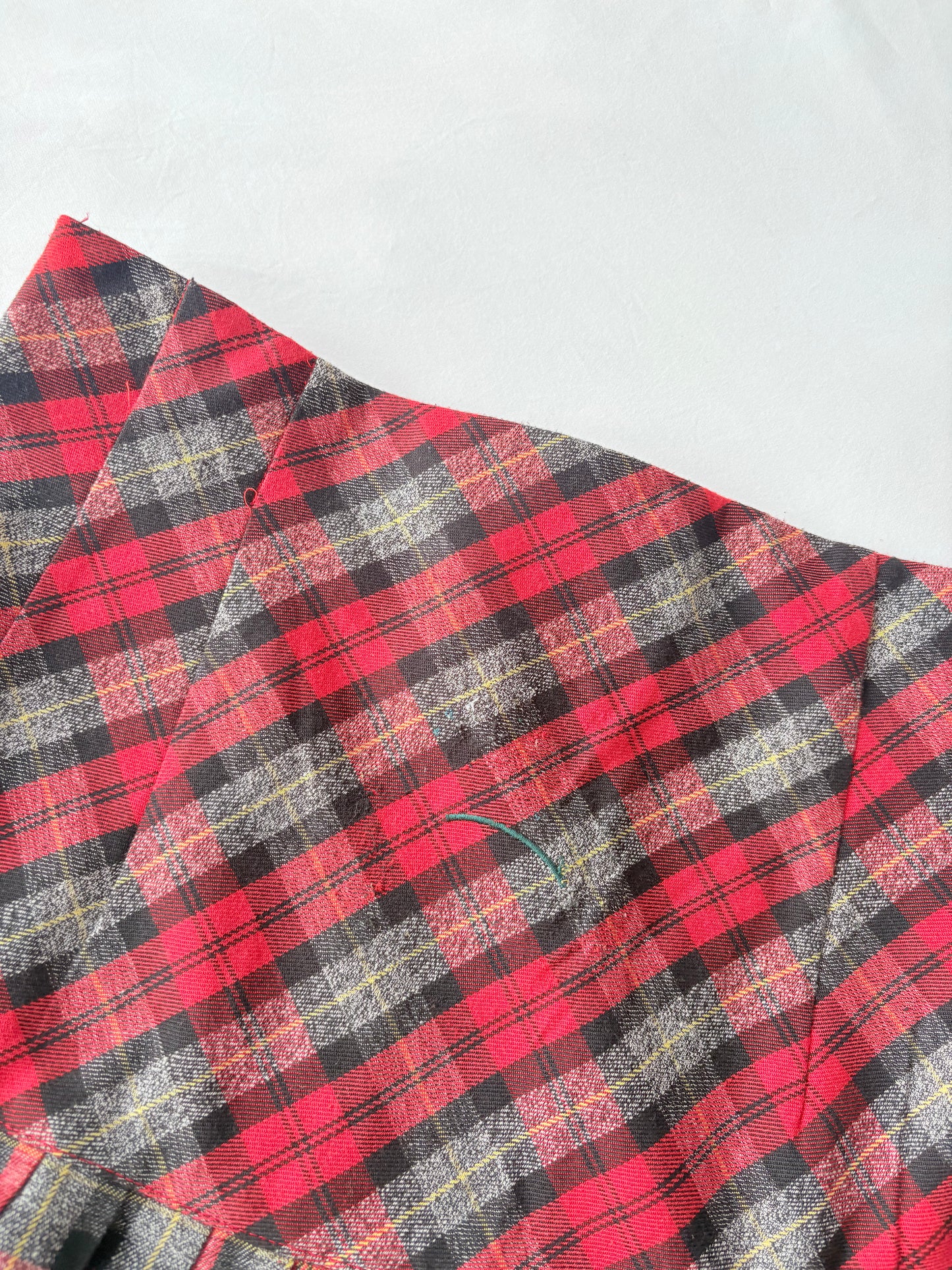 00’s Italian red plaid skirt | Size 6