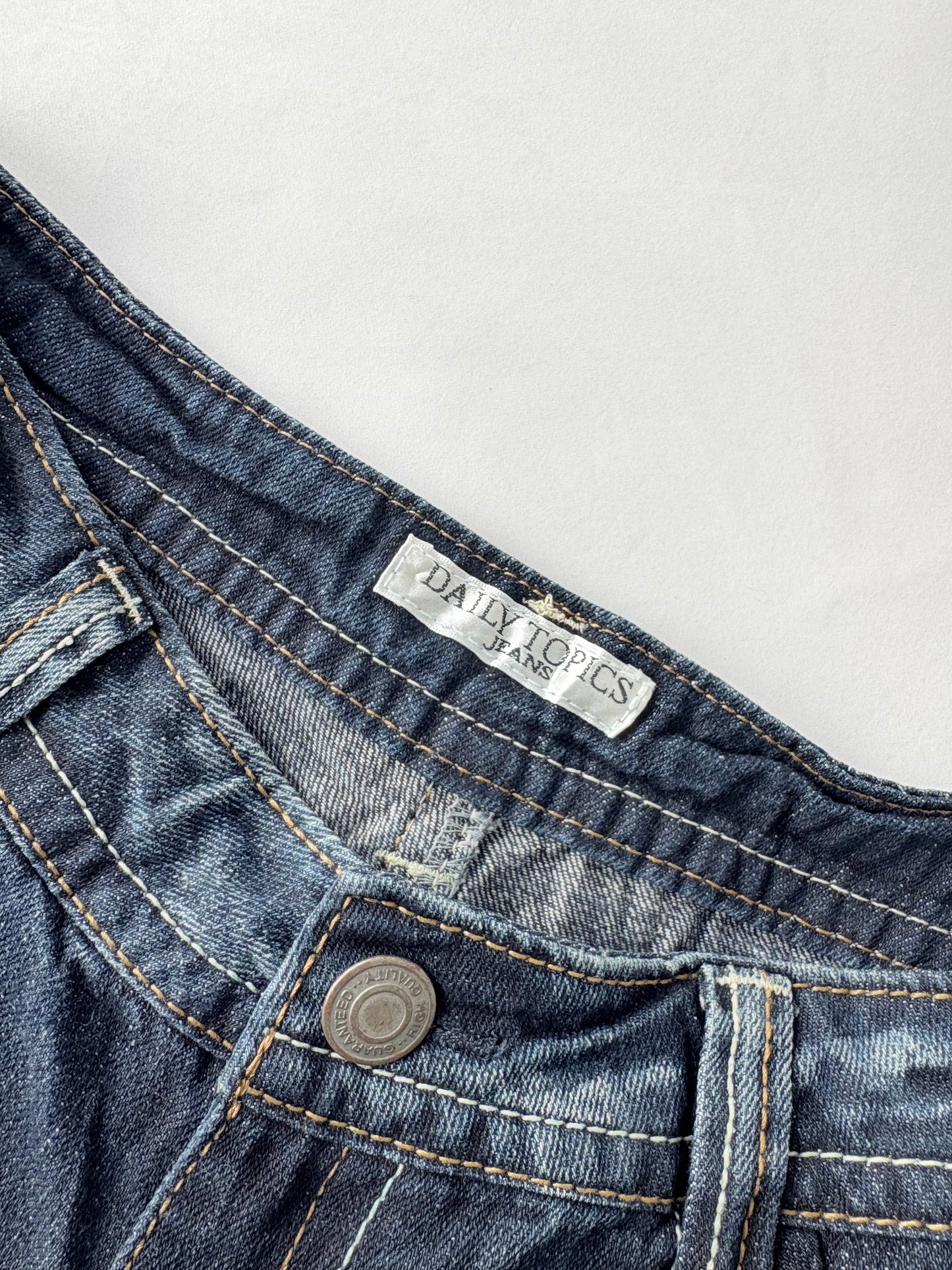 00’s Daily Topics denim shorts | Size 10