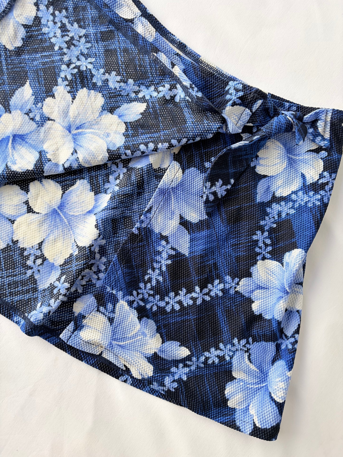 00’s Blue hibiscus mini skirt | Size 8