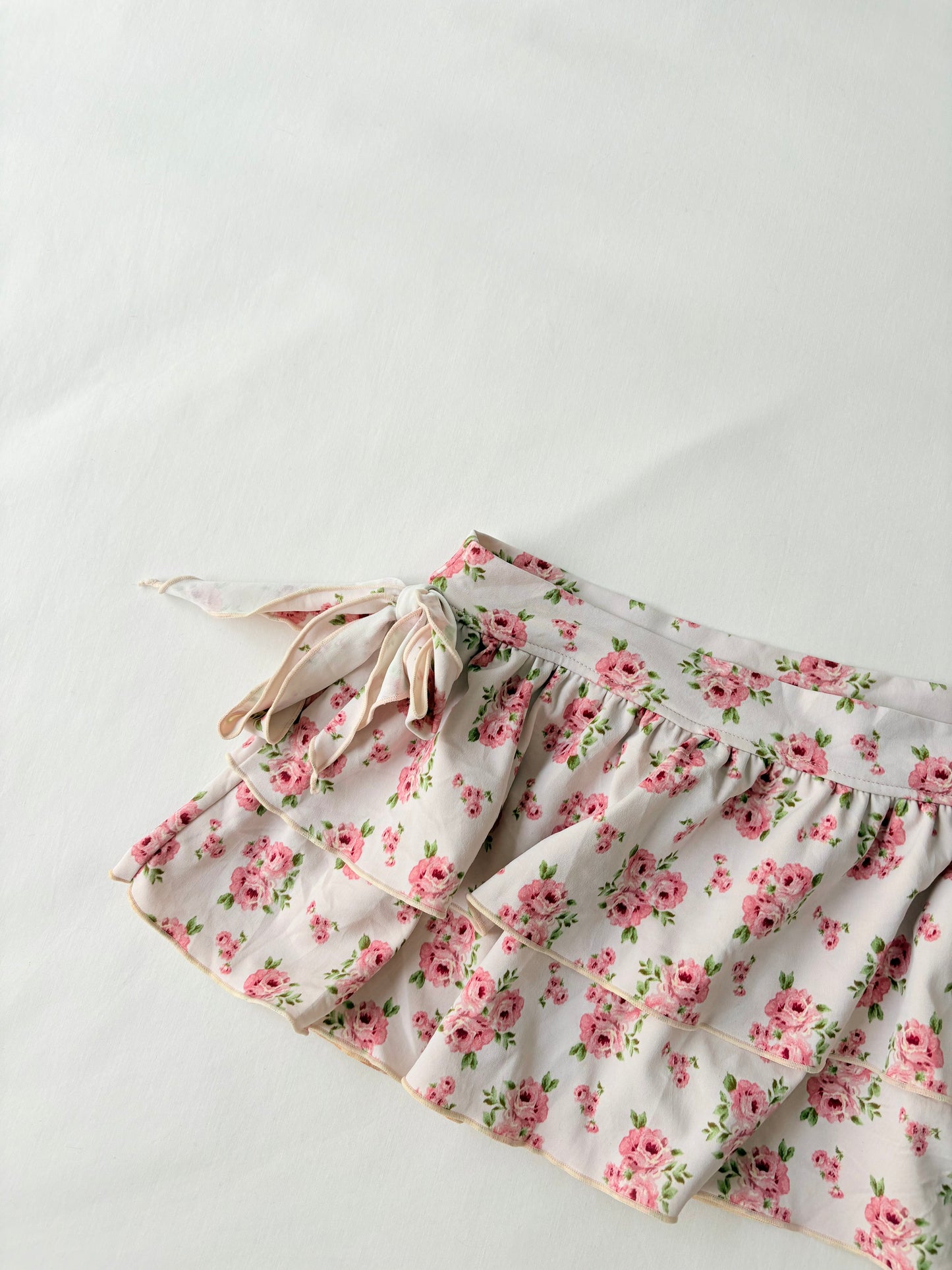 00’s Floral ruffle micro skirt | Size 6-8