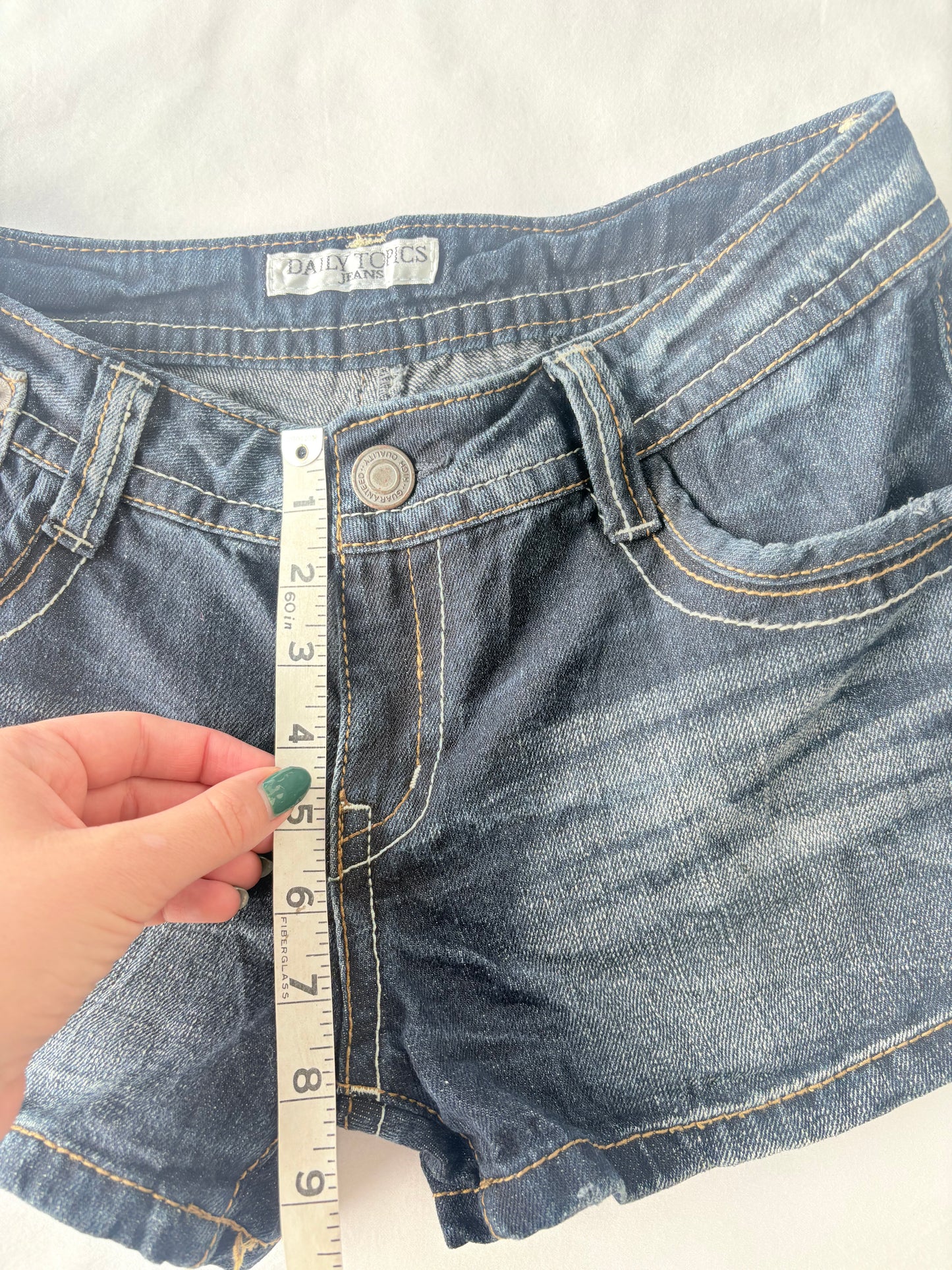 00’s Daily Topics denim shorts | Size 10