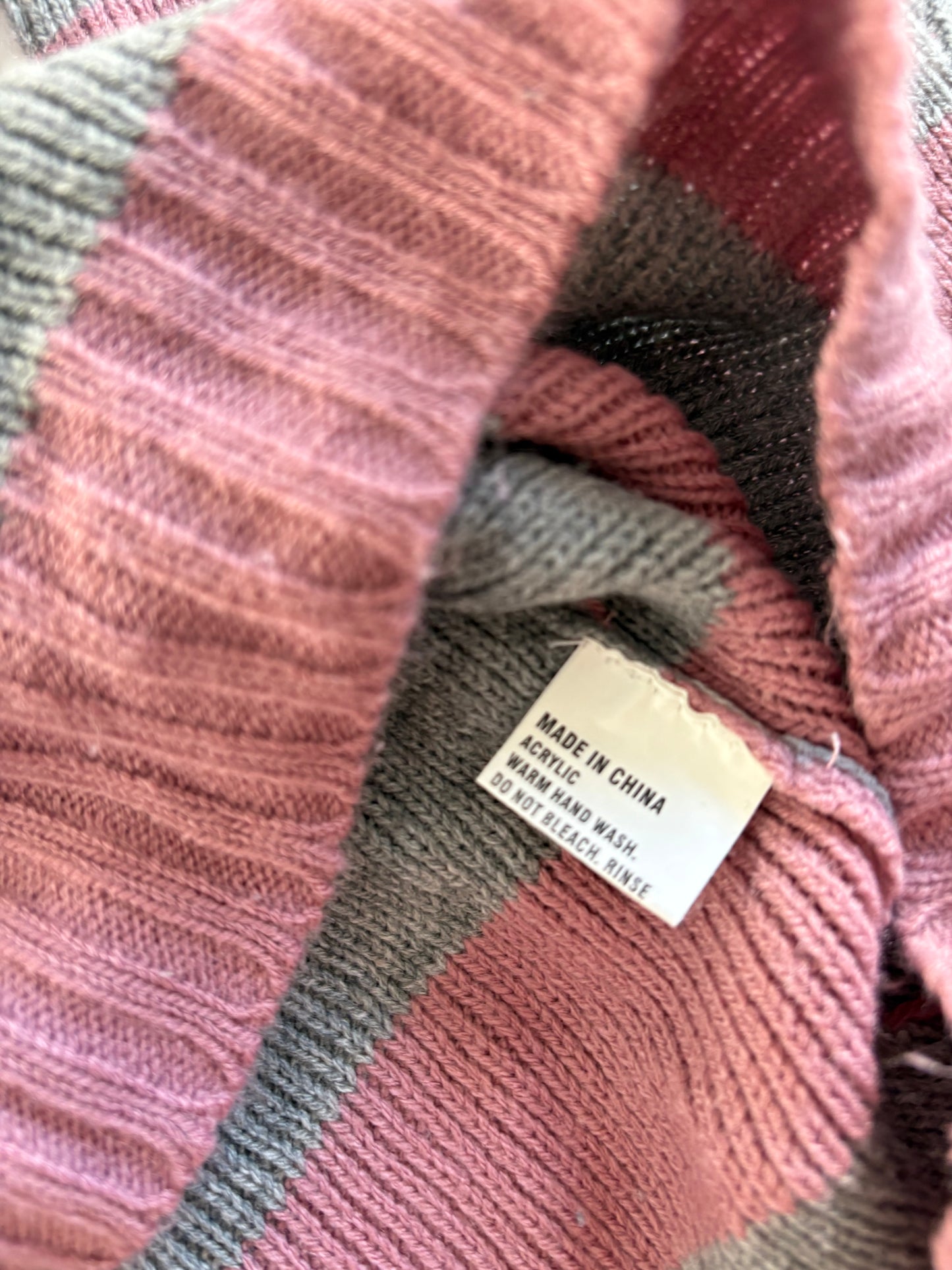 00’s Pink and grey striped knit | Size medium