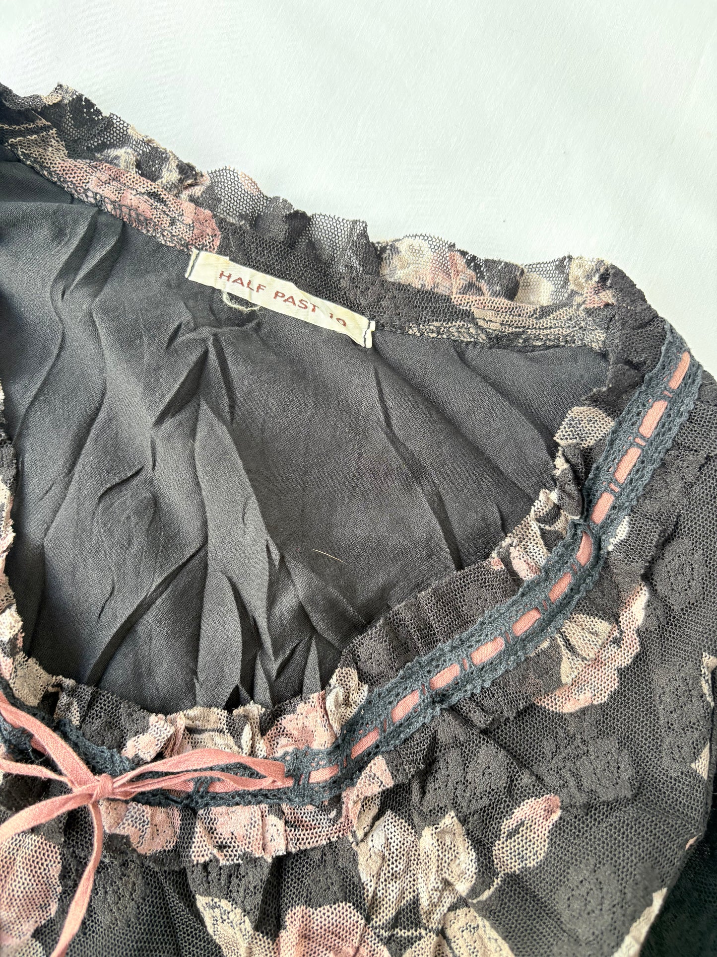 00’s Ribbon tie floral top | Size 10