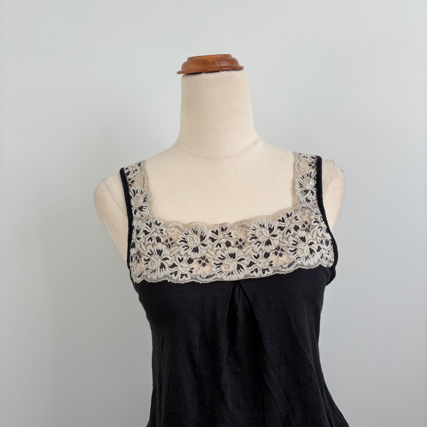 00’s Lace trim bubble tank | Size small