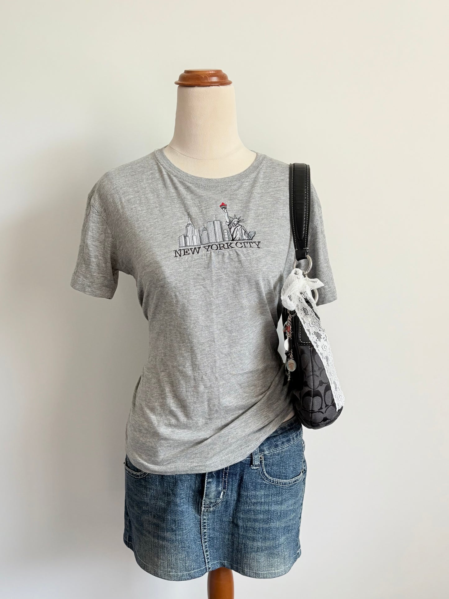 00’s New York embroidered tee | Size 10/12