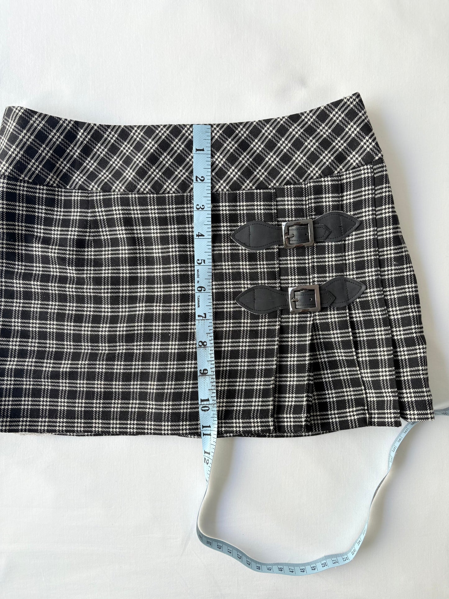 00’s Plaid buckle mini skirt | Size 6