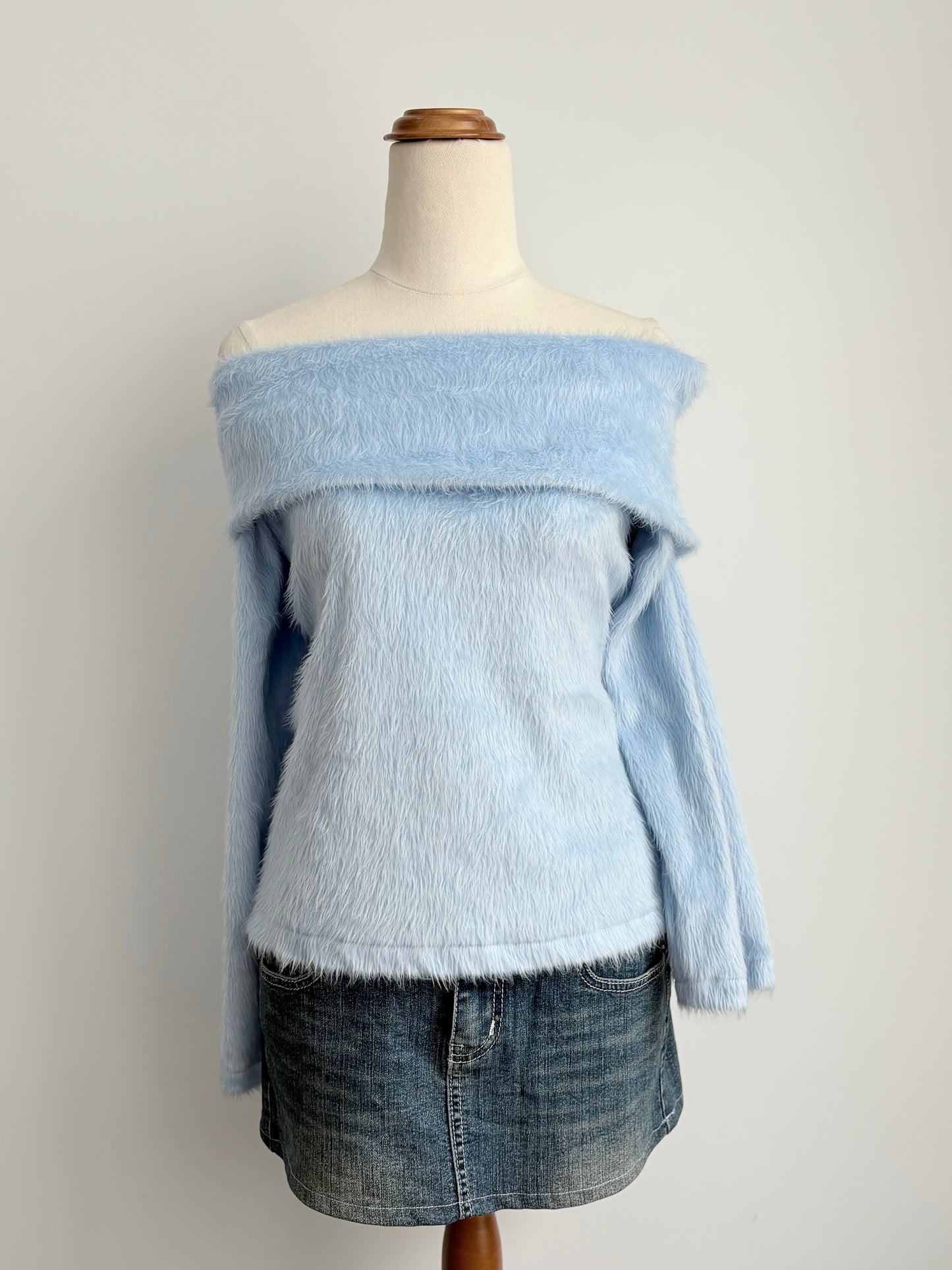 00’s Garage baby blue jumper | Size medium