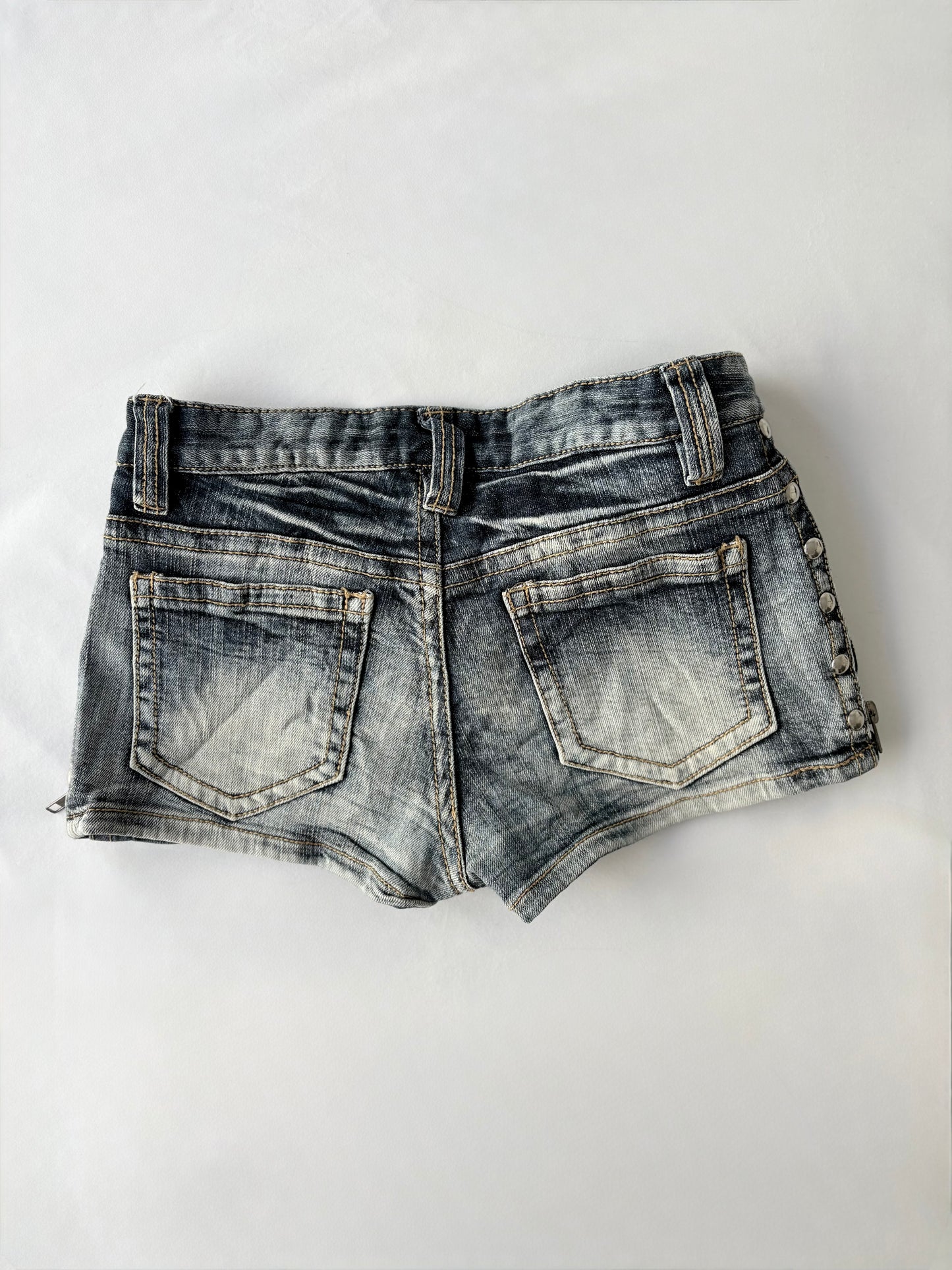 00’s Studded zipper low rise shorts | Size 6