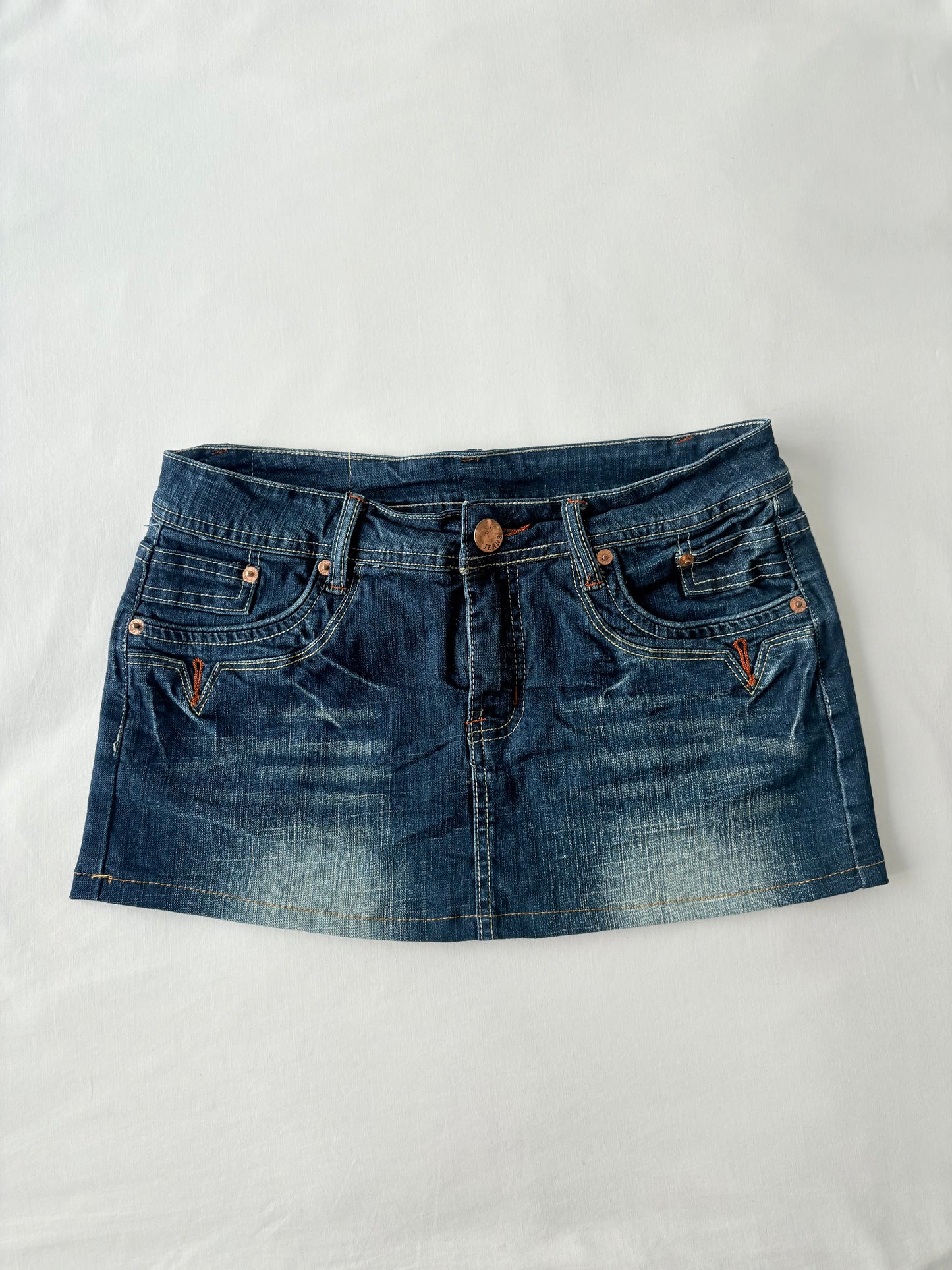 00’s Dark wash denim skirt | Size 8