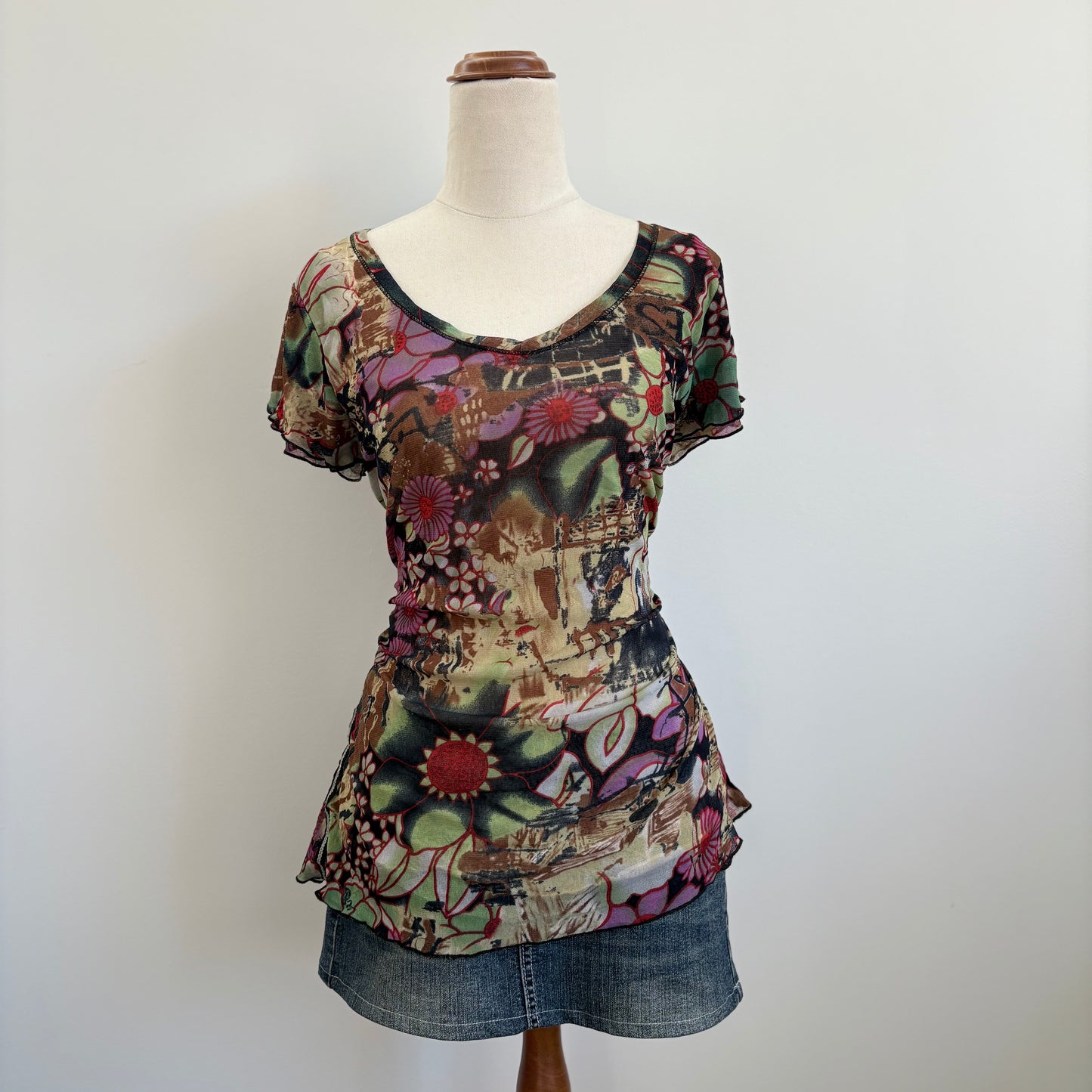 00’s Graphic floral tee | Size 14-16