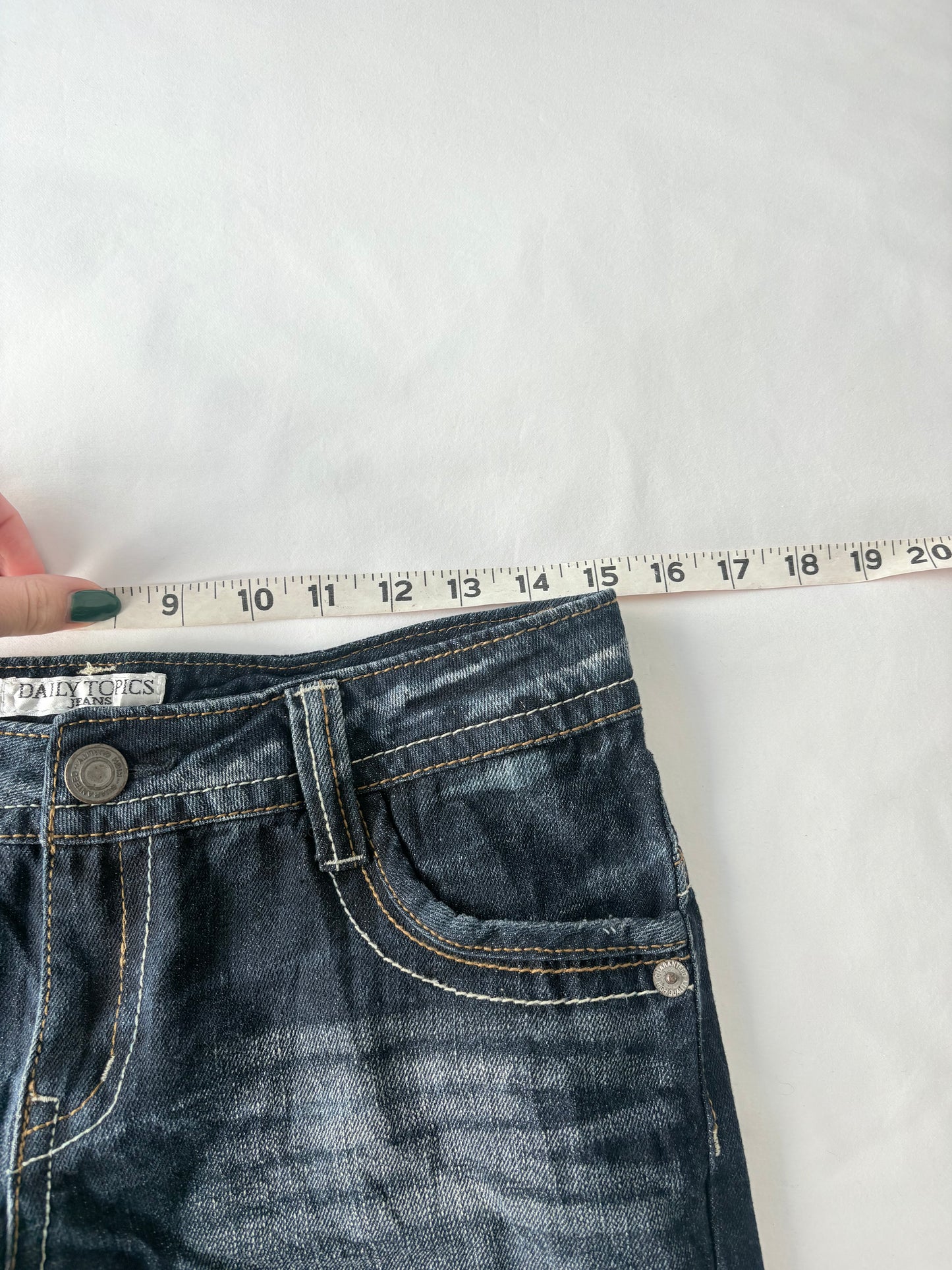 00’s Daily Topics denim shorts | Size 10