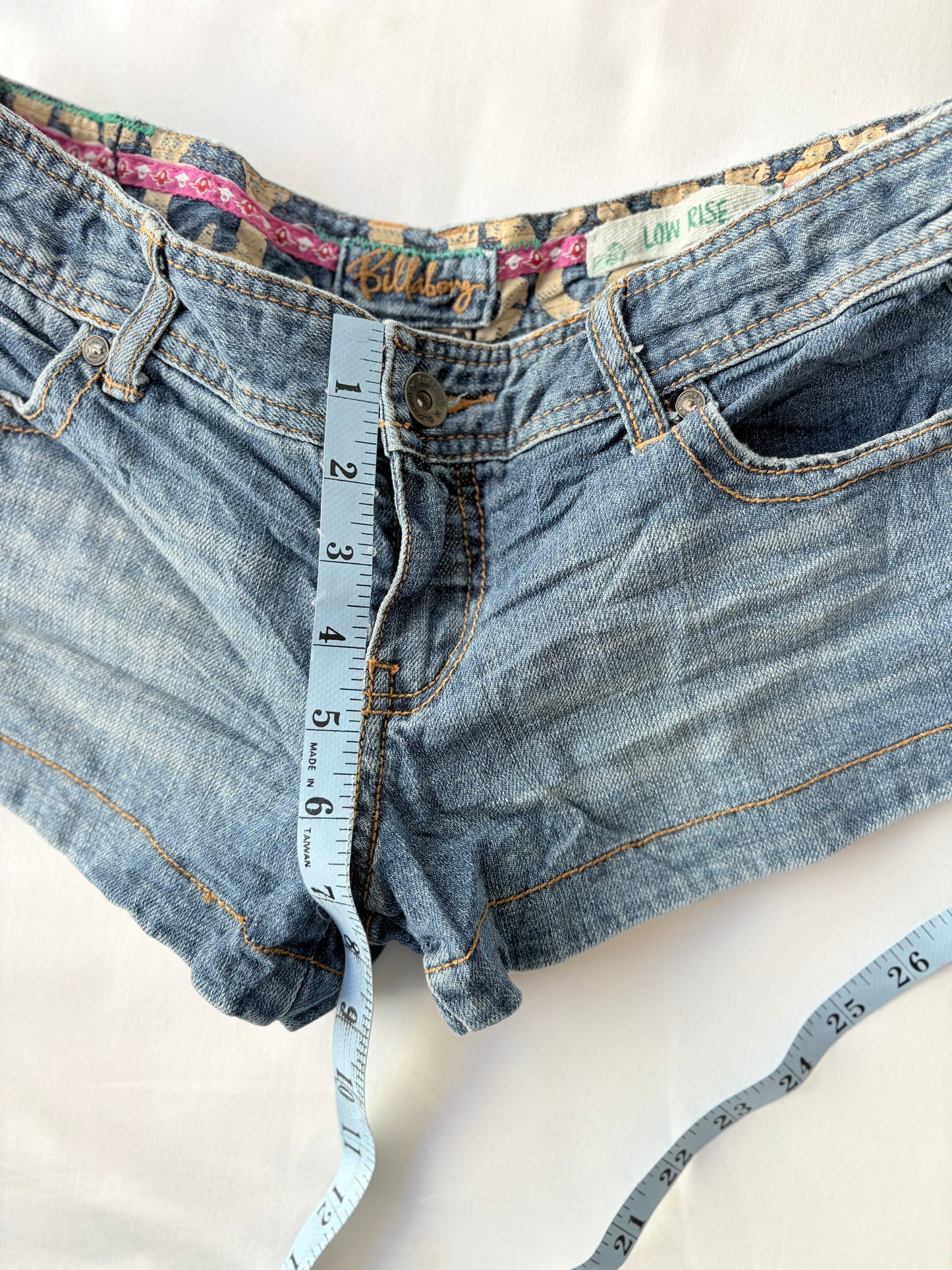 00’s Billabong low rise denim shorts | Size 10