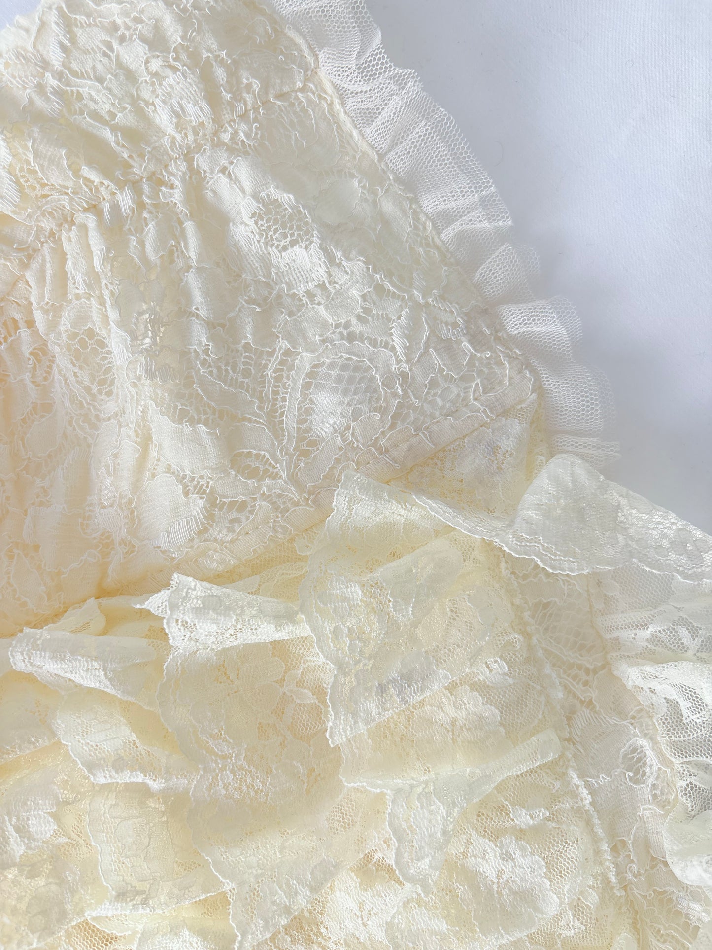 00’s Belle cream ruffle corset | Size 10