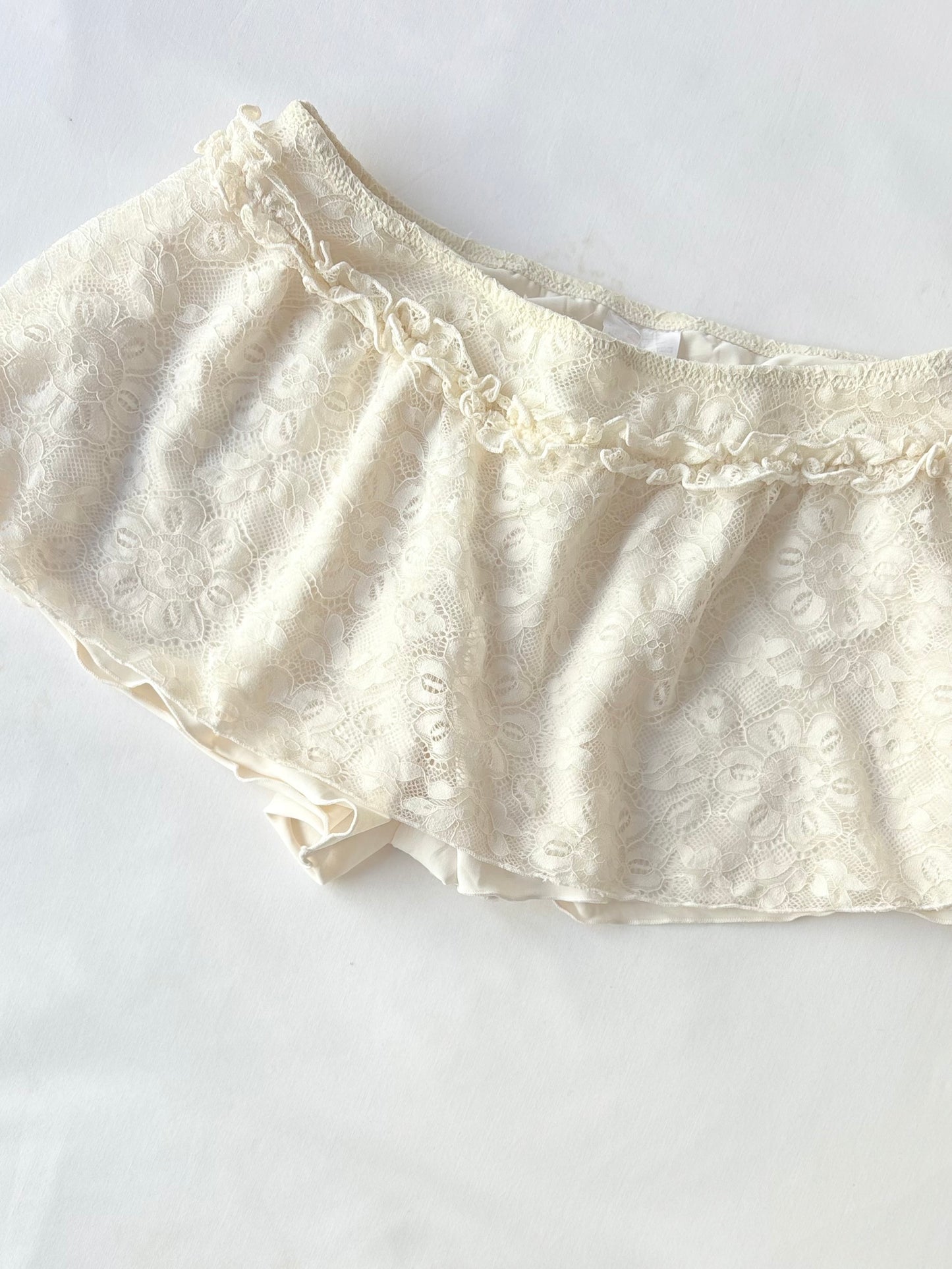 00’s Cream lace mini skort | Size 6