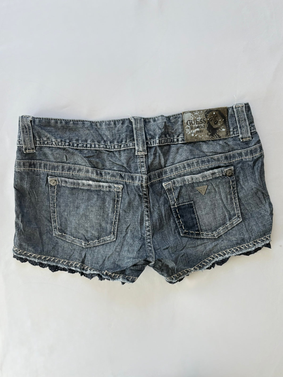 00’s Guess low rise denim shorts | Size 10