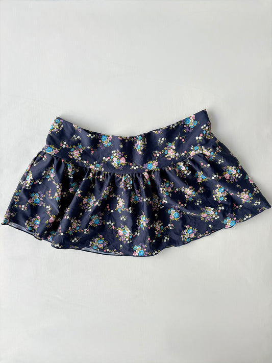 00’s Navy floral mini skirt | Size 6-8