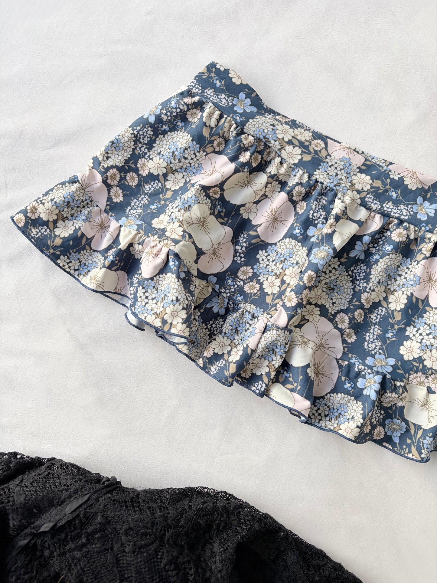 00’s Floral Japanese mini skirt | Size 8-10