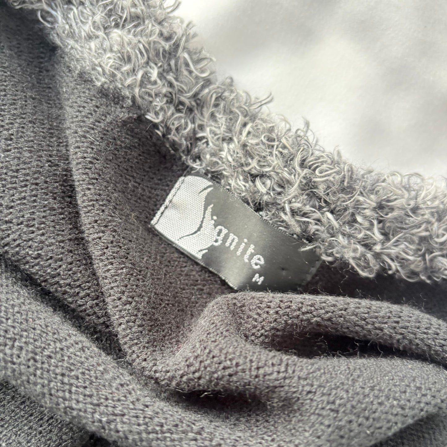 00’s Ignite clasp front knit | Size medium