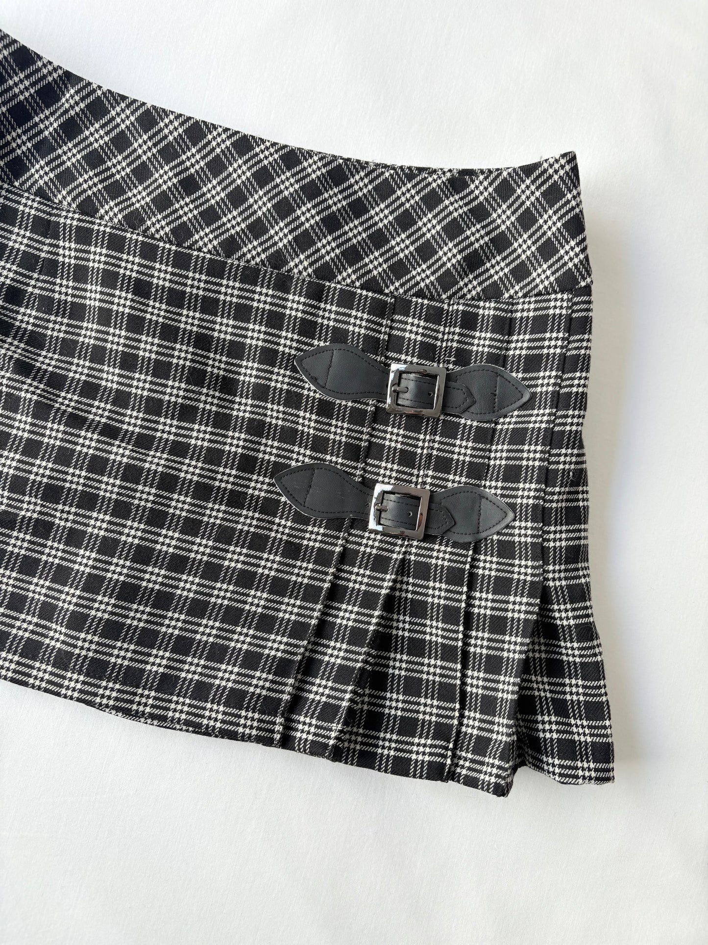 00’s Plaid buckle mini skirt | Size 6