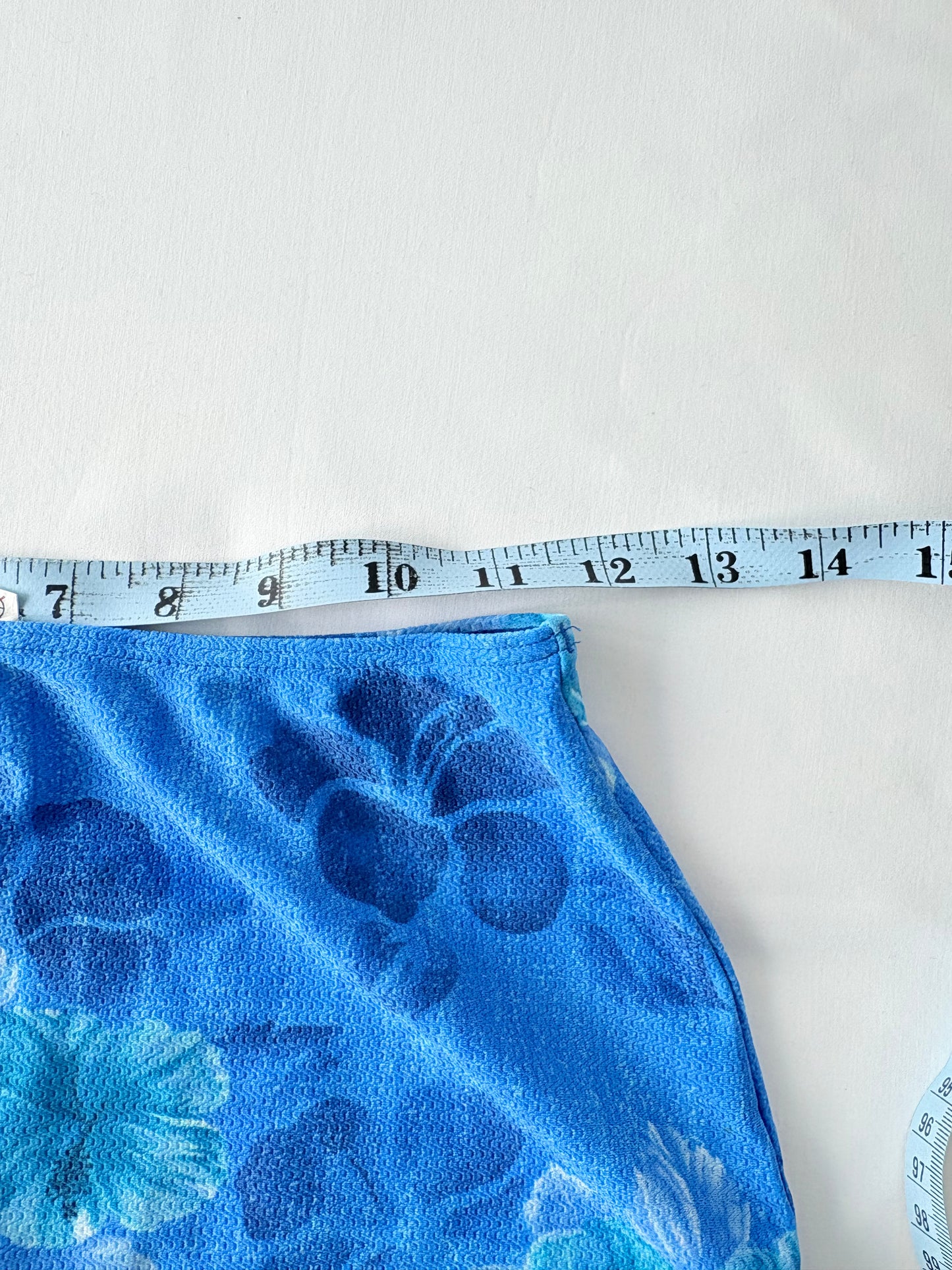 00’s Hibiscus blue mini skirt | Size 6-8