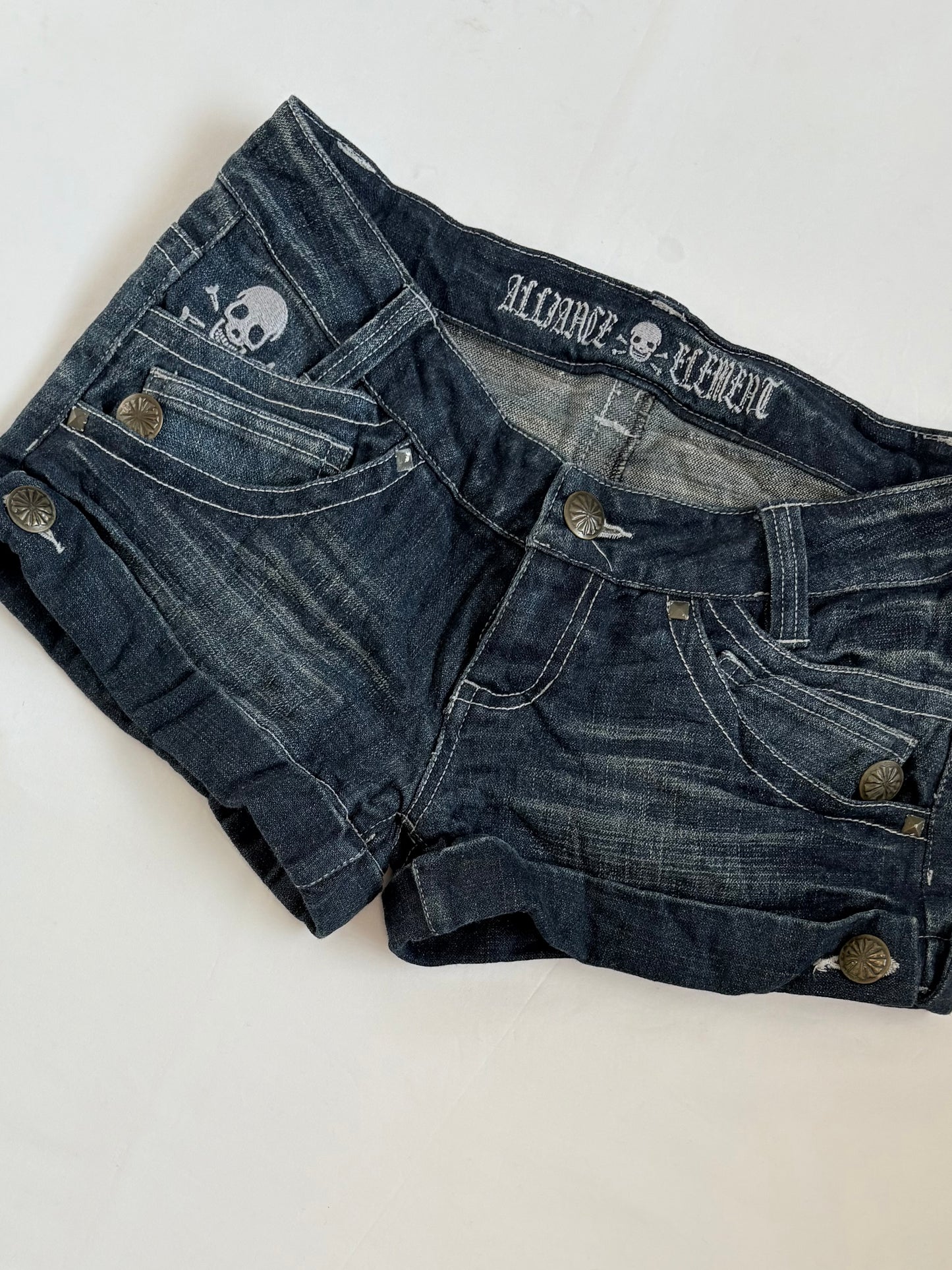 00’s Skull embroidered denim shorts | Size 10