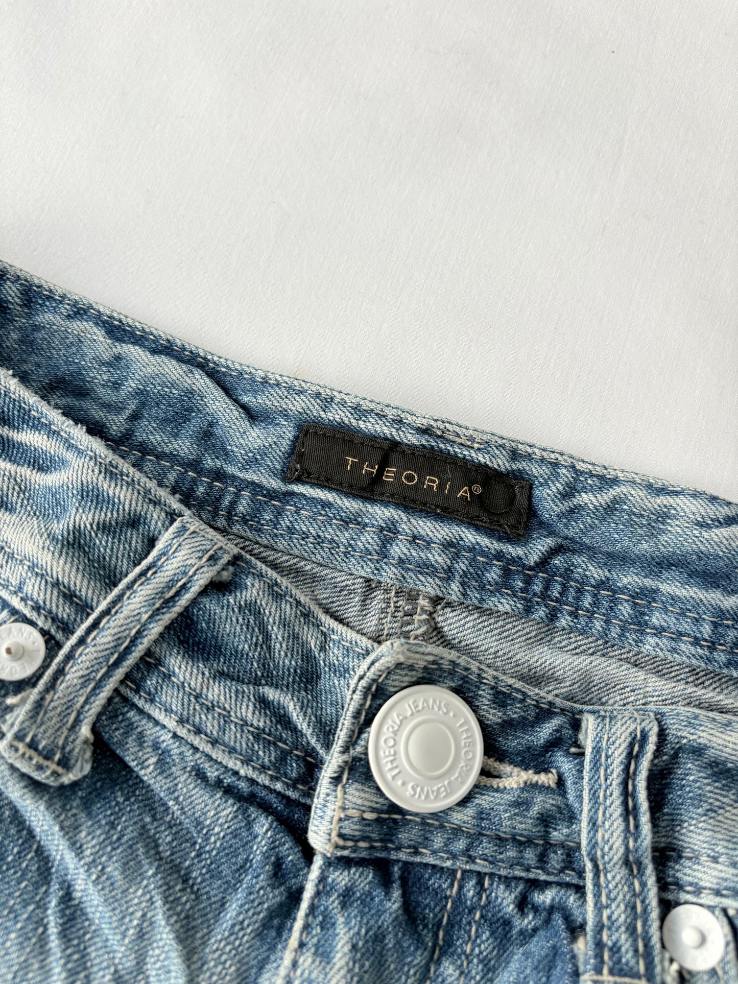 00’s Theoria low rise shorts | Size 8