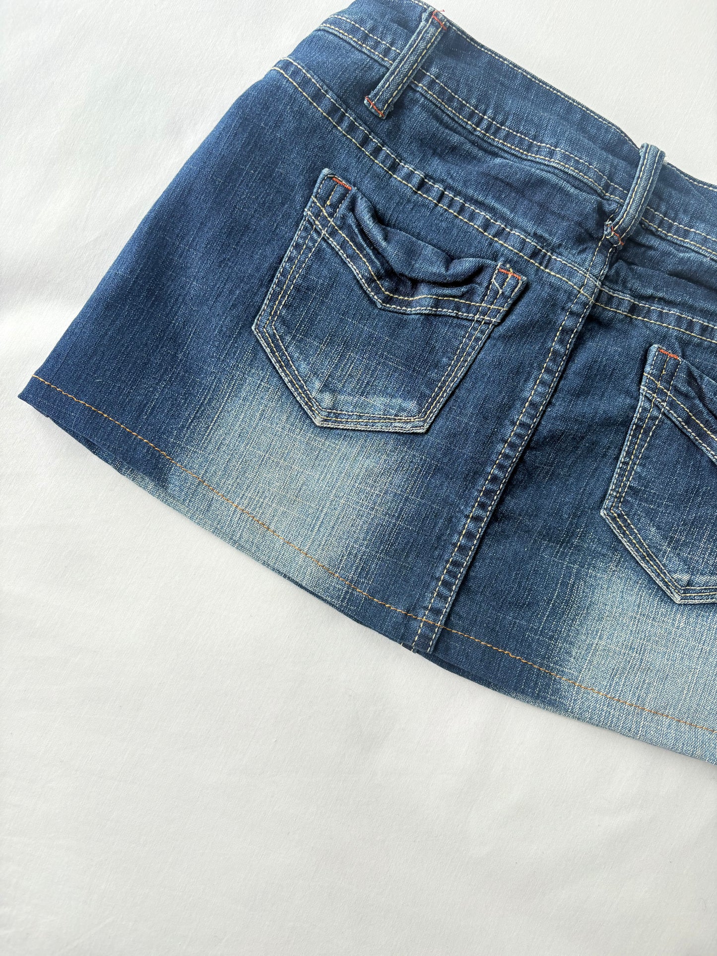 00’s Dark wash denim skirt | Size 8
