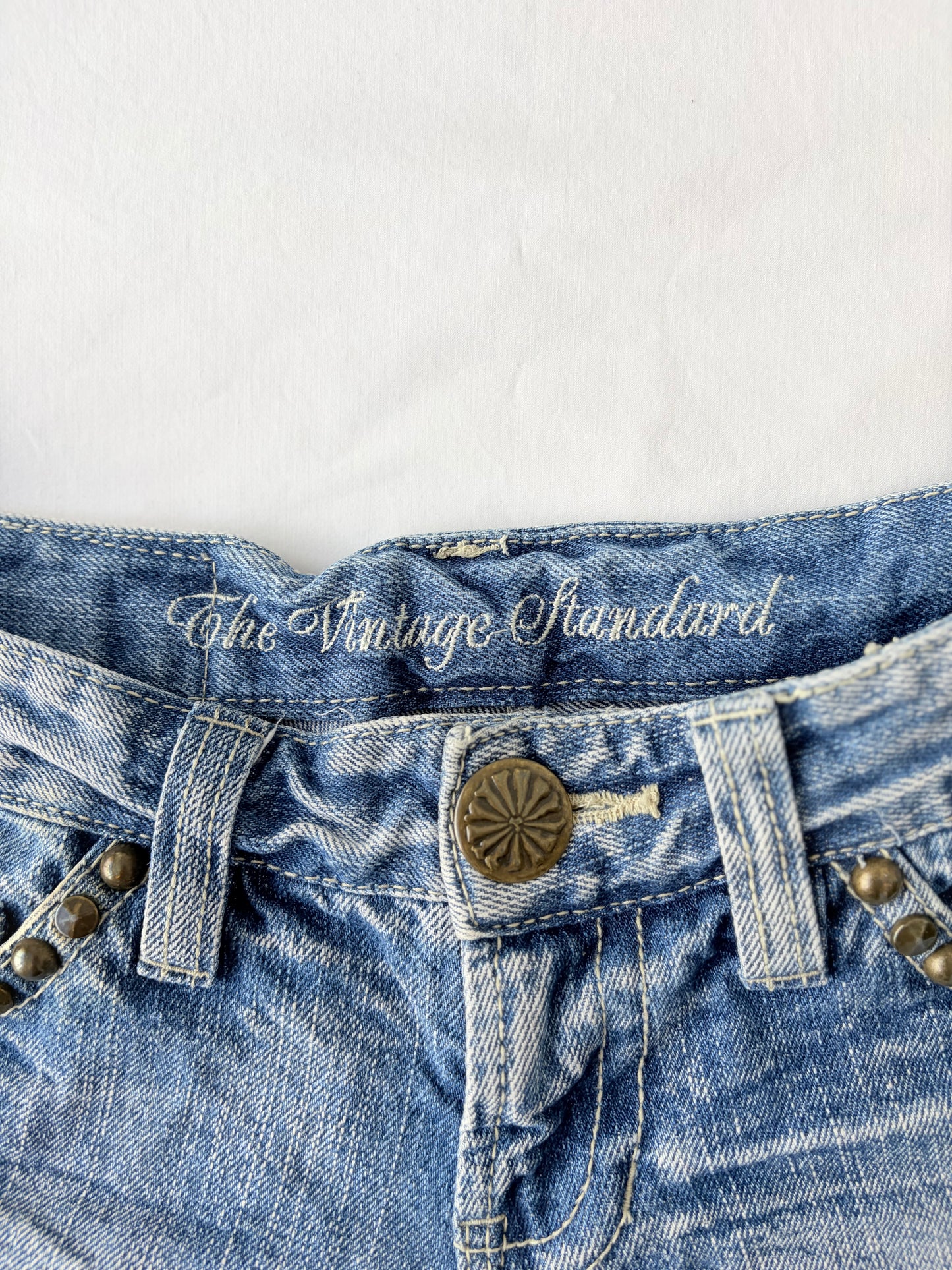 00’s Studded low rise denim shorts | Size 8