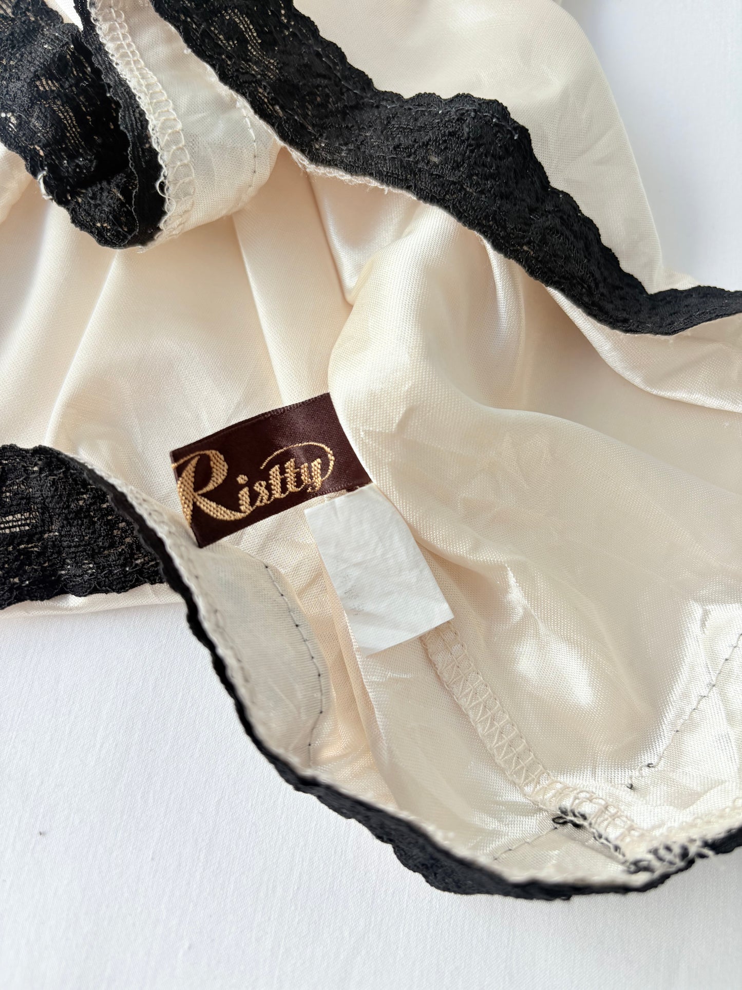 00’s Cream rhinestone cami | Size 8
