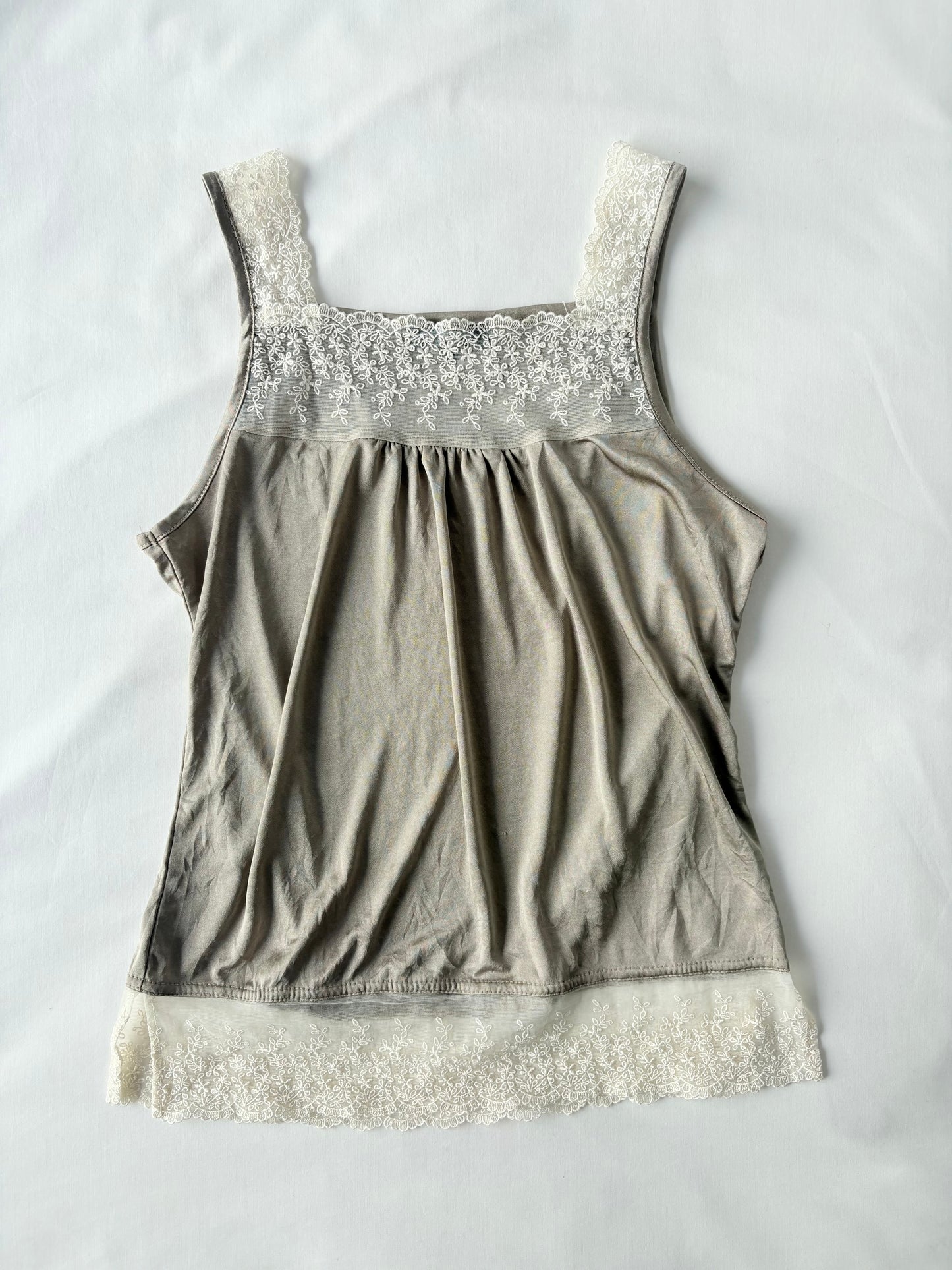 00’s Dear Flūra lace trim cami | Size small