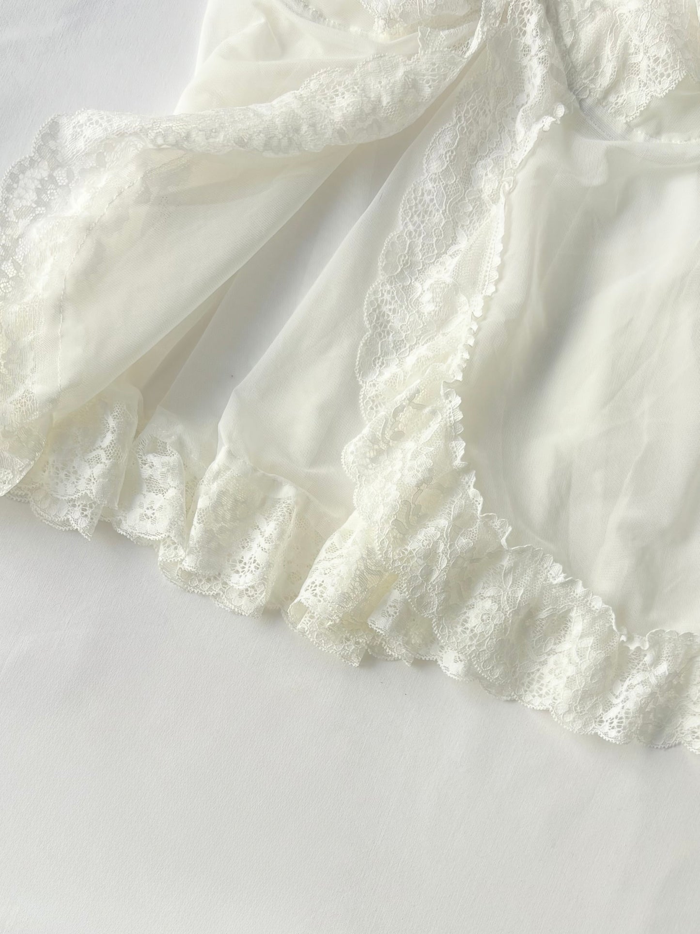 00’s White babydoll lace top | Size small