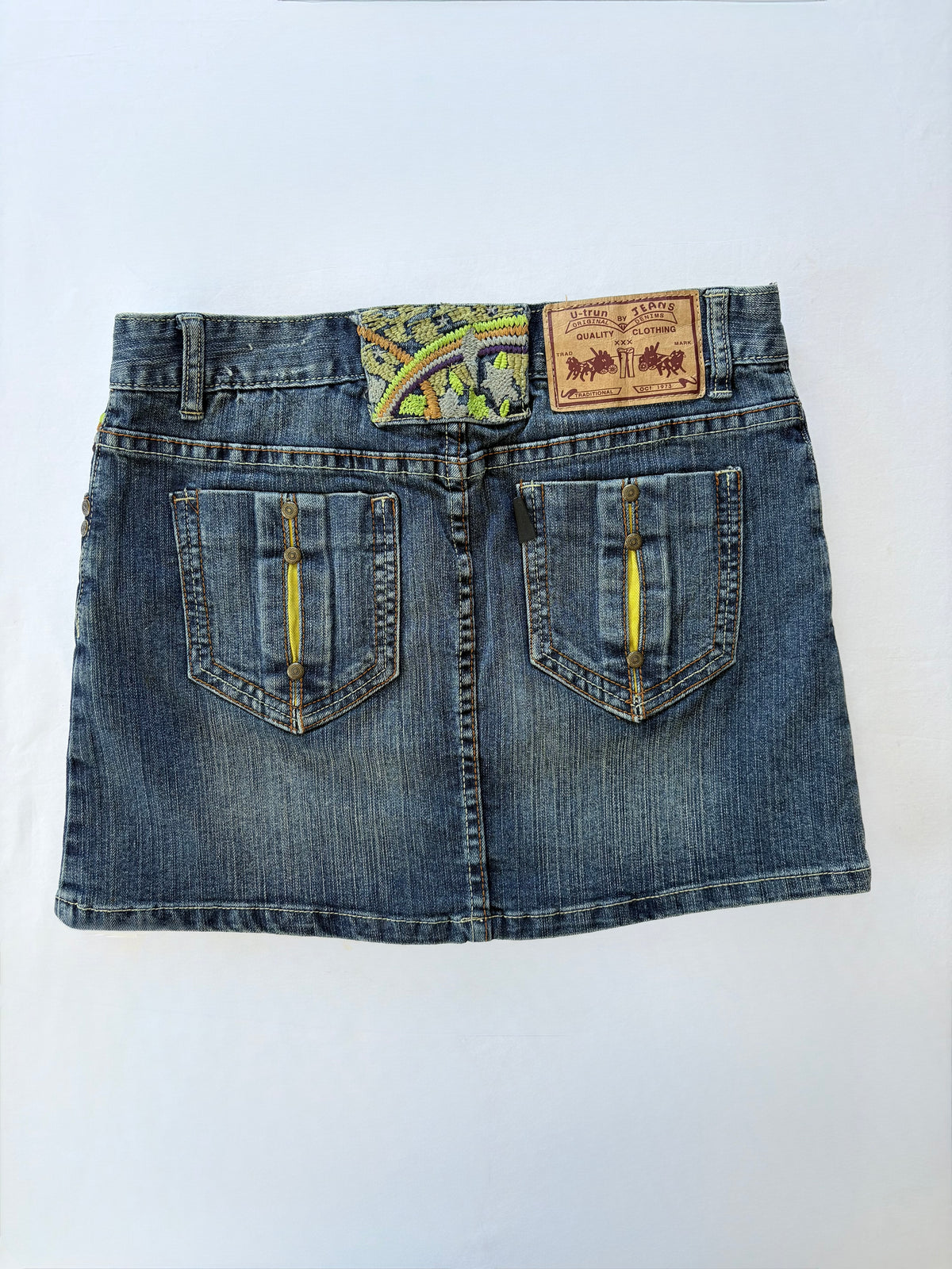 00’s Embroidered denim mini skirt | Size 8
