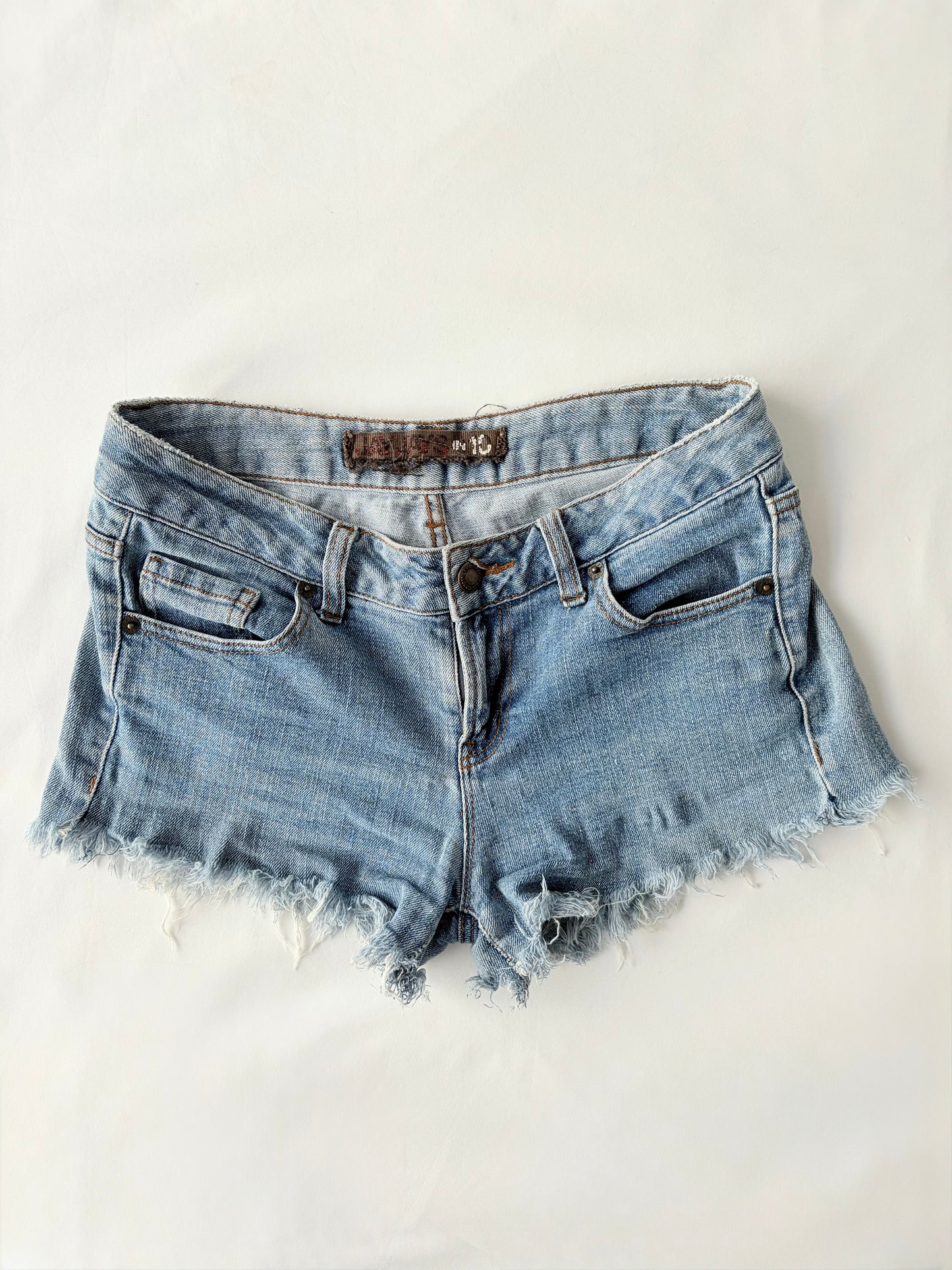00’s Embroidered distressed denim shorts | Size 10