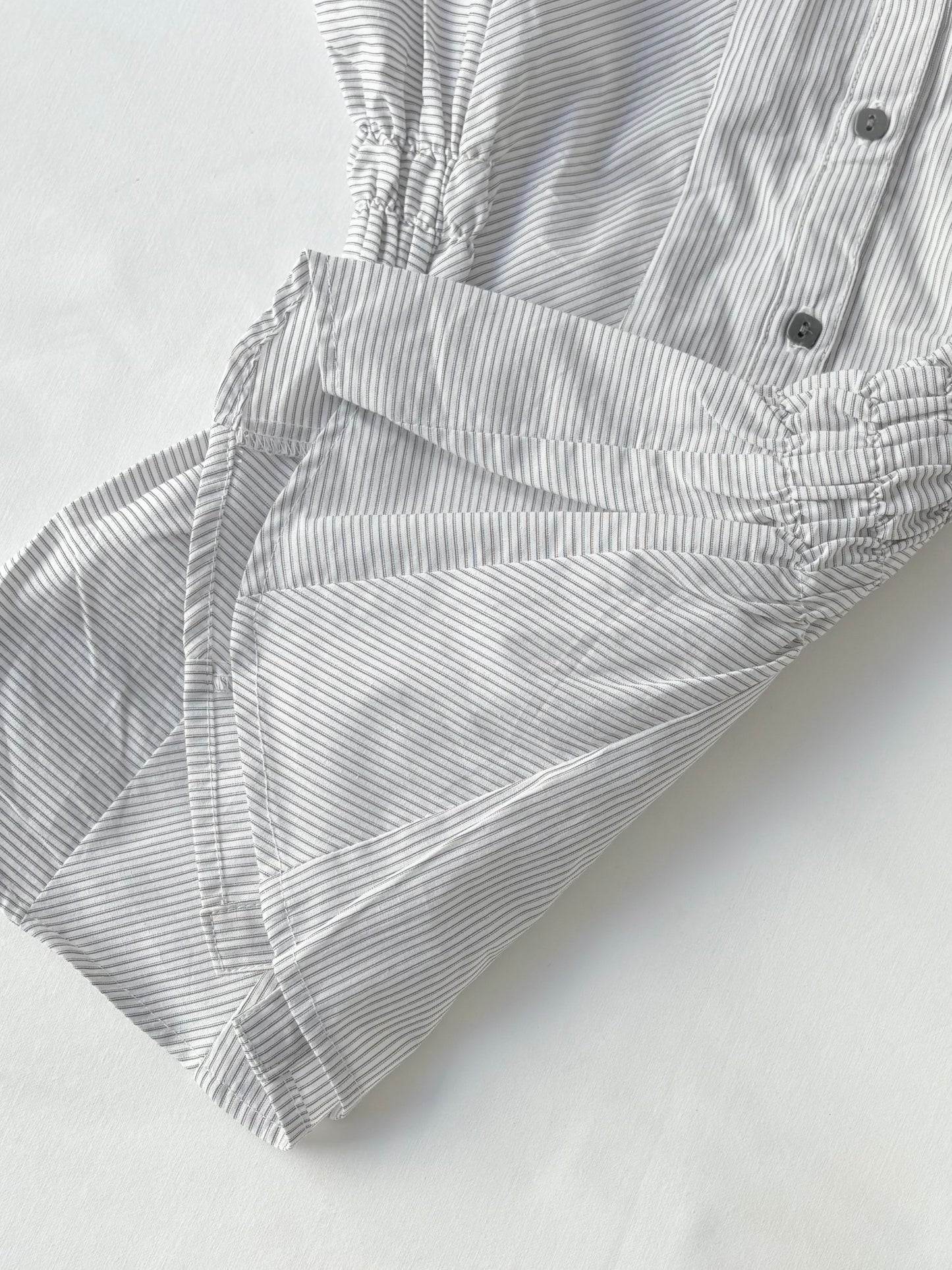 00’s Grey pinstripe cinched shirt | Size 8