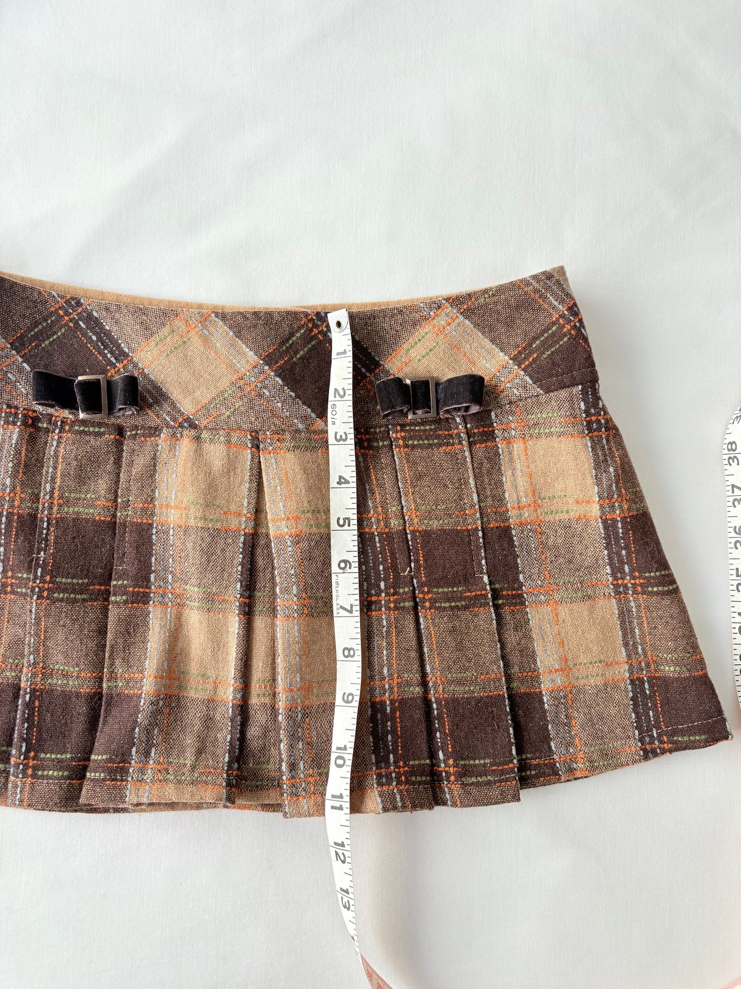 00’s Pleated tan mini skirt | Size 8