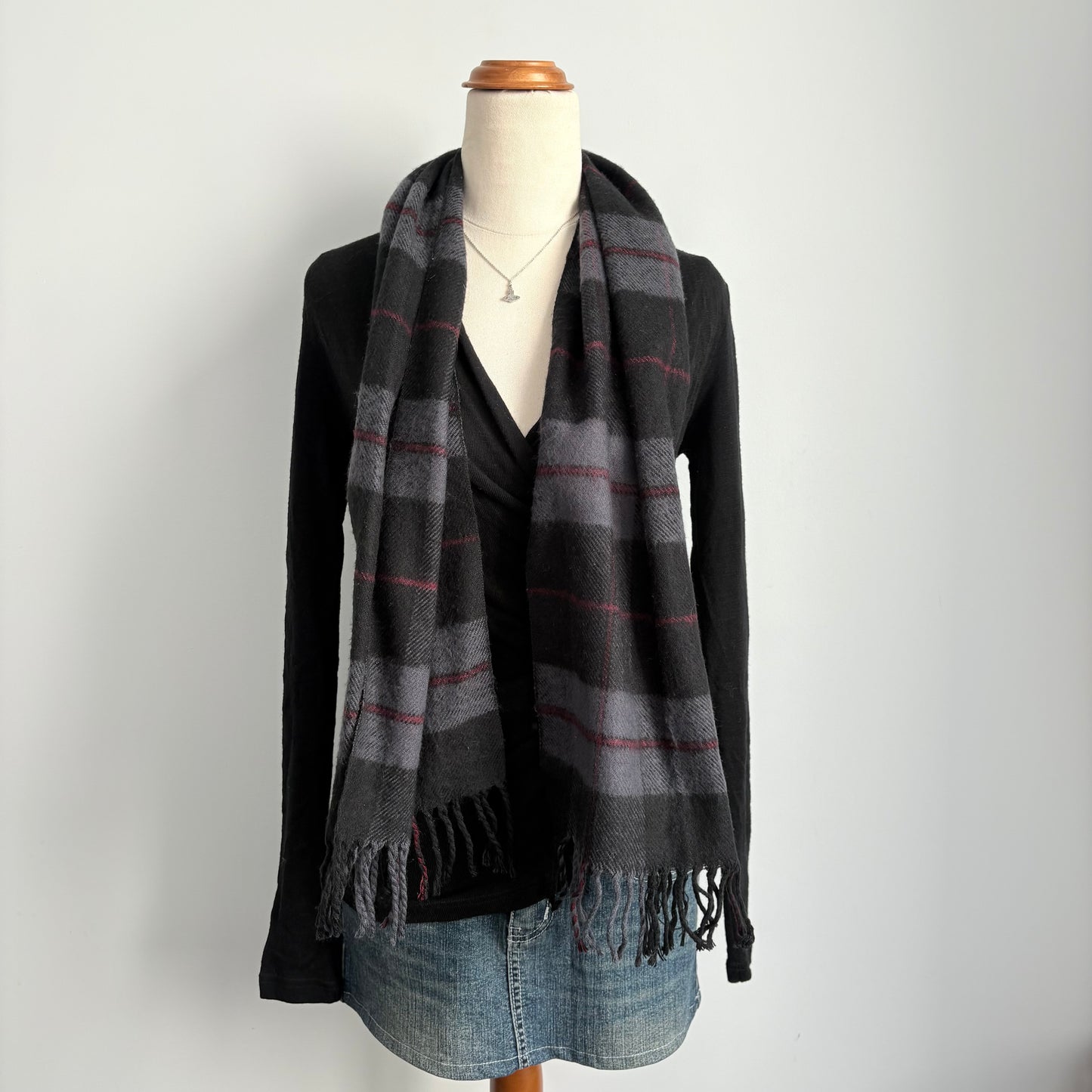Tartan grey tassel scarf