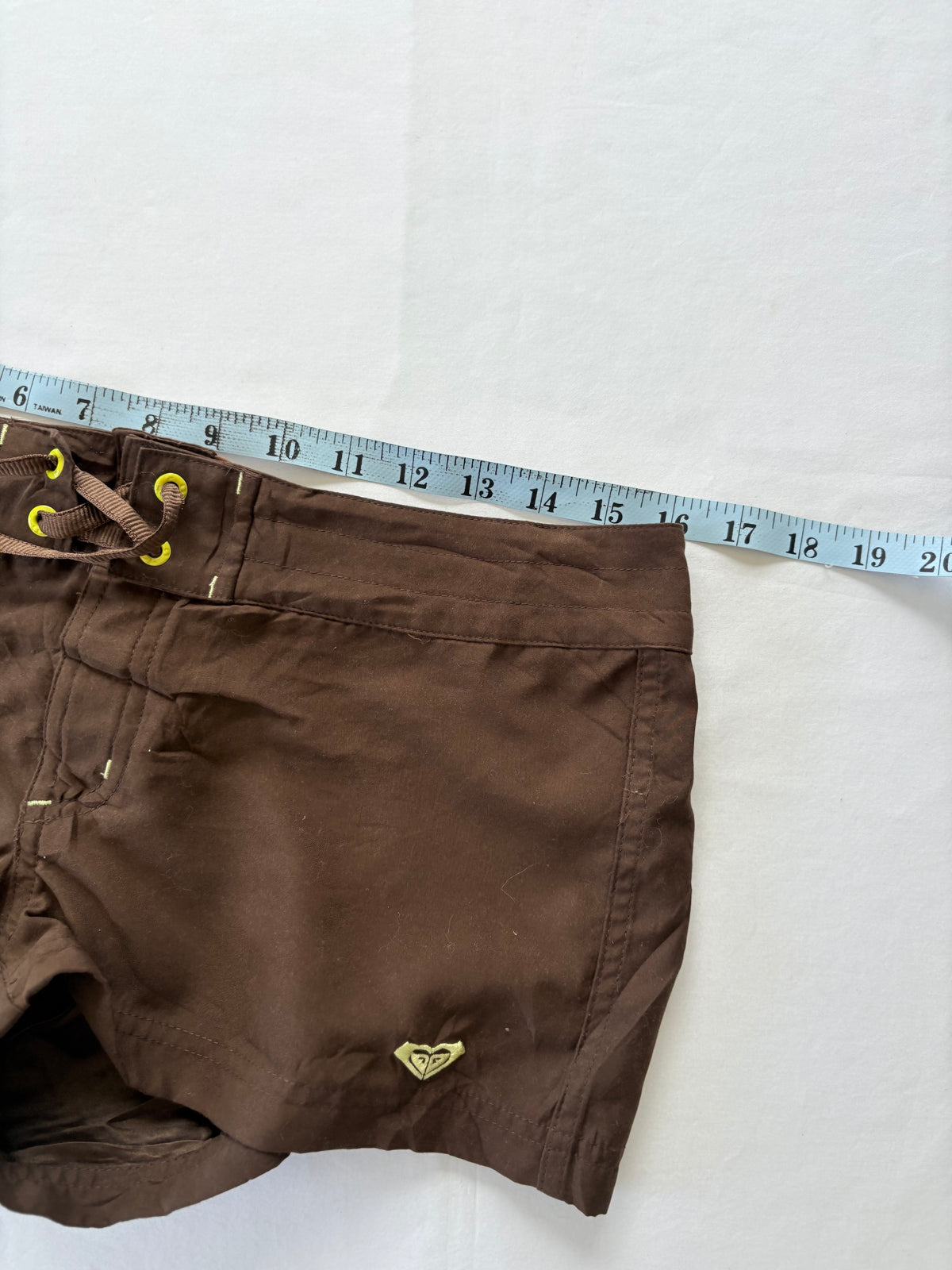 00’s Roxy chocolate surf shorts | Size 10