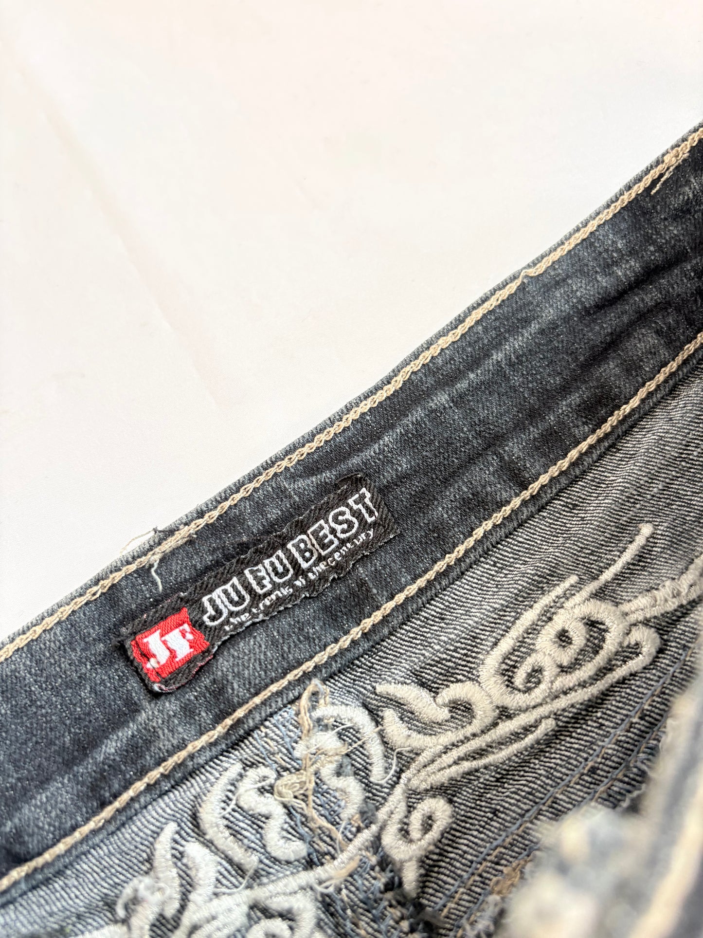 00’s Tramp stamp embroidered denim skirt | Size 10