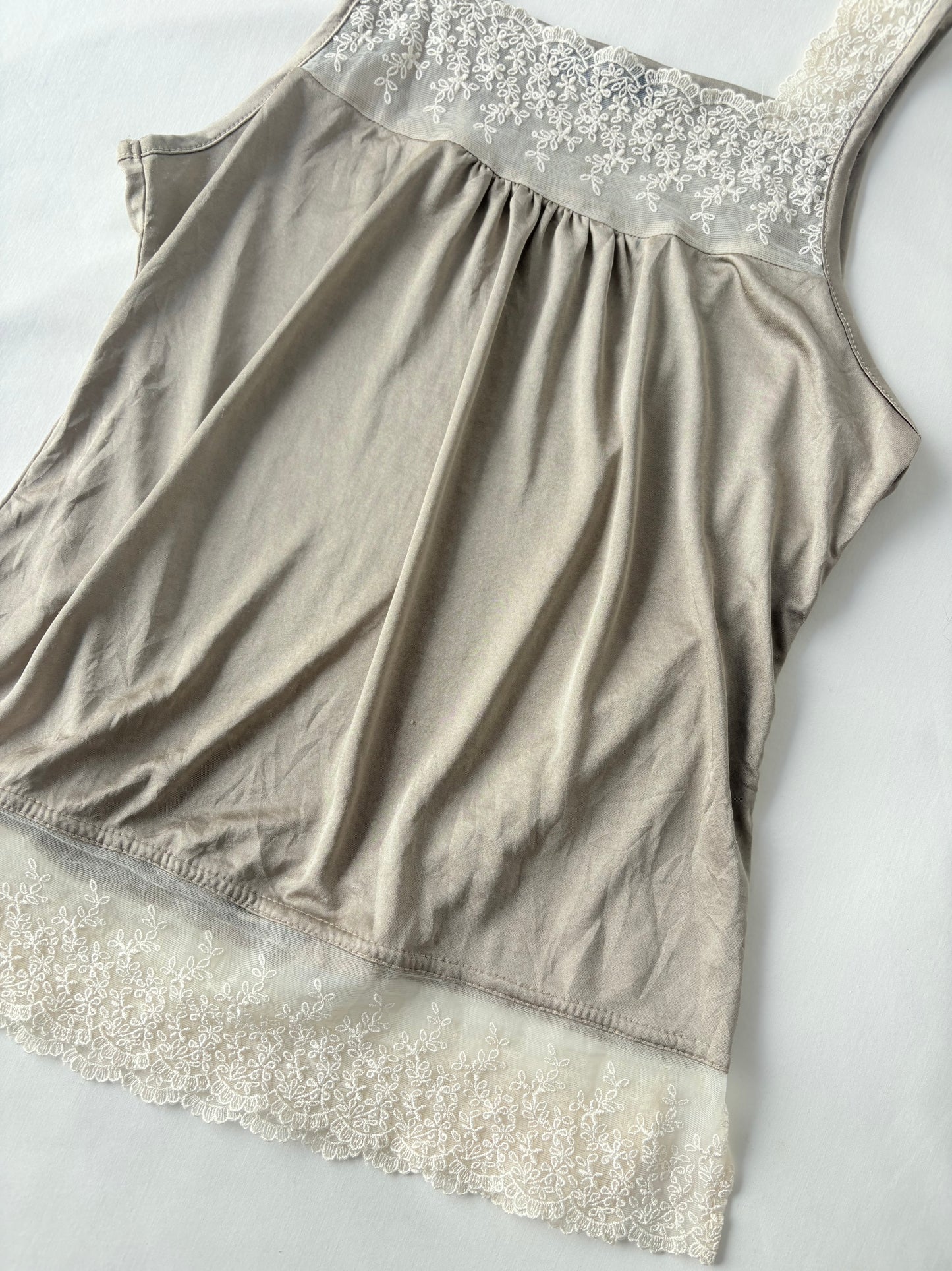 00’s Dear Flūra lace trim cami | Size small