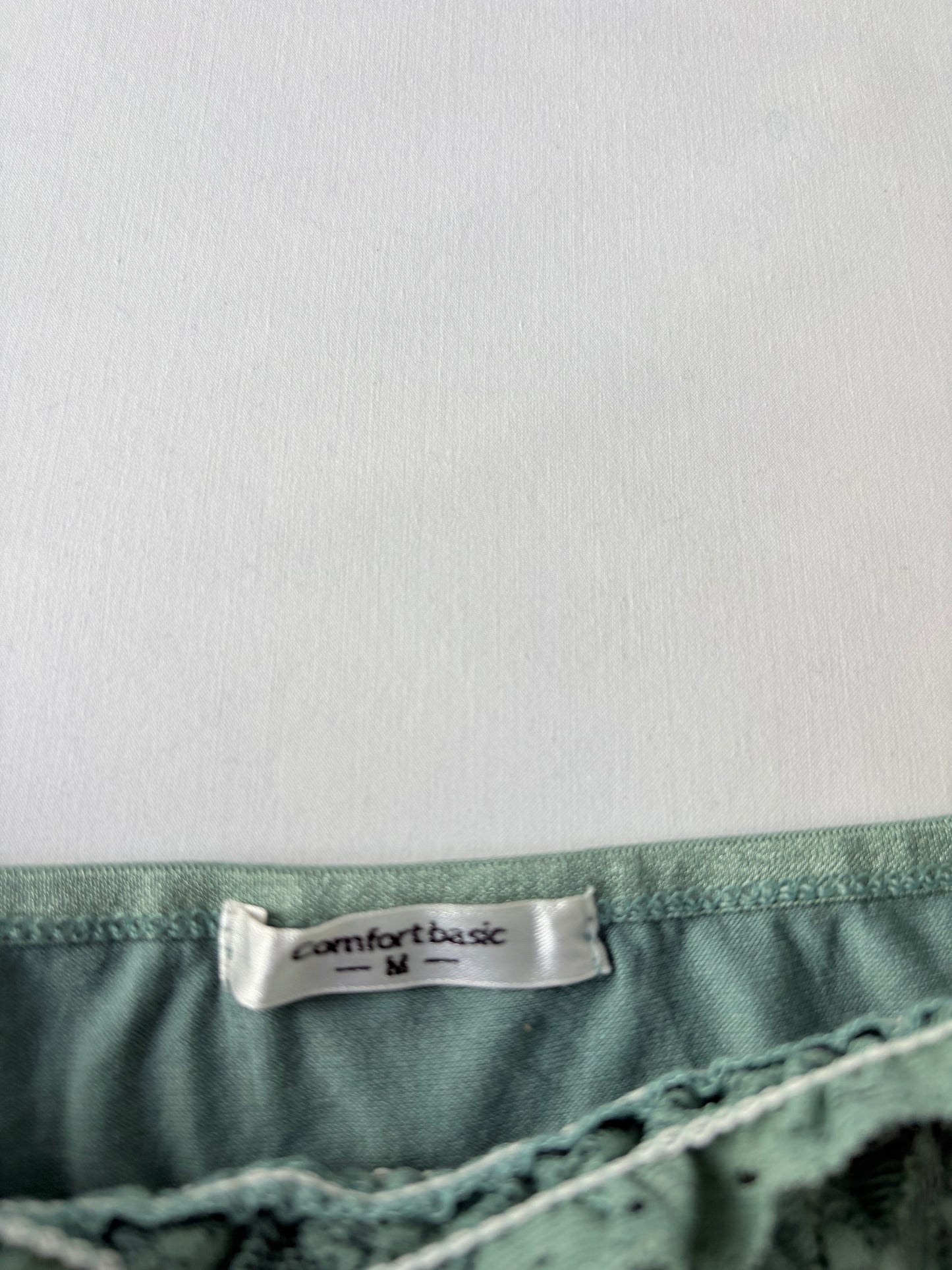 00’s Sage green lace cami | Size medium