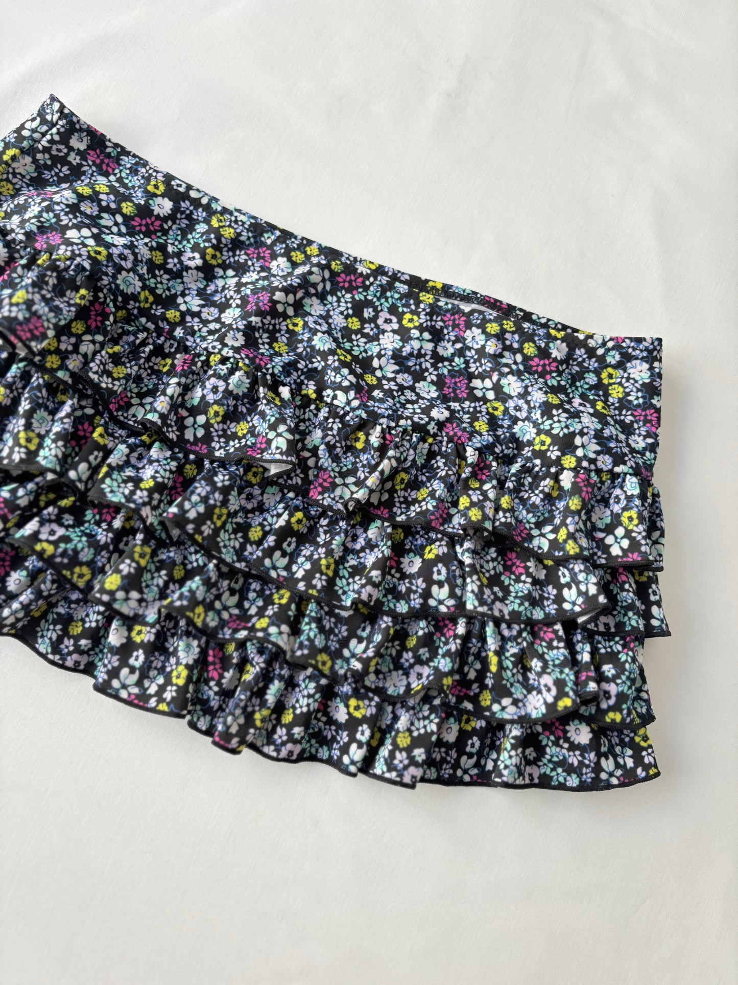 00’s Ditsy floral ruffle skirt | Size 6-8