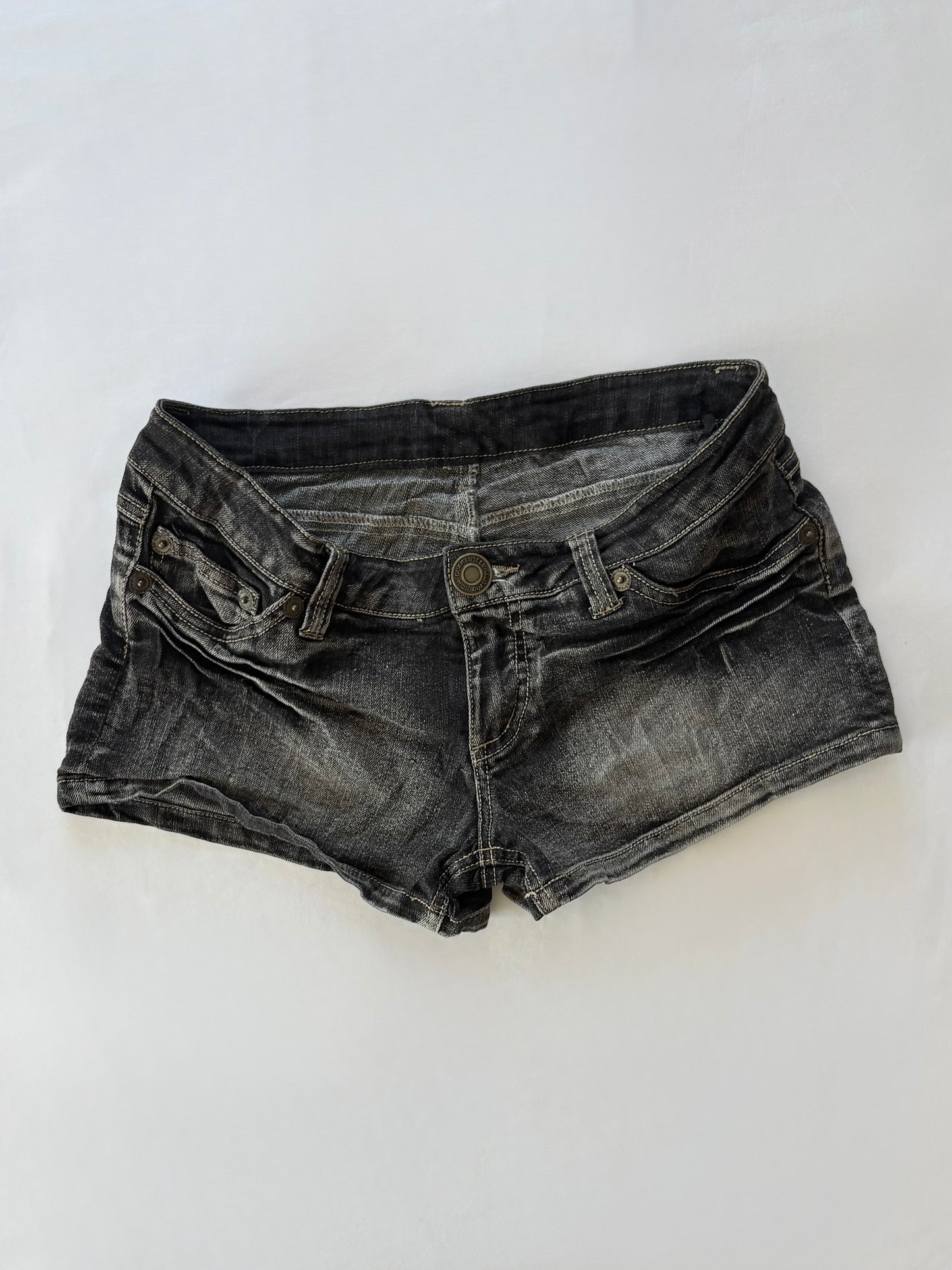 00’s Japanese low rise denim shorts | Size 10