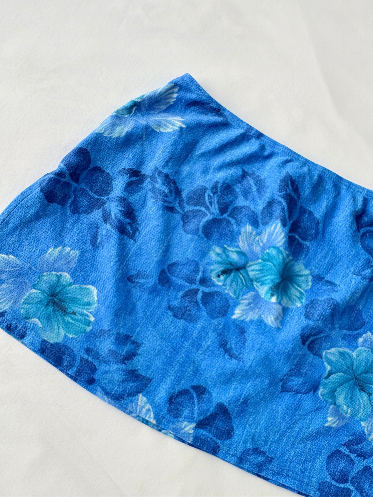 00’s Hibiscus blue mini skirt | Size 6-8